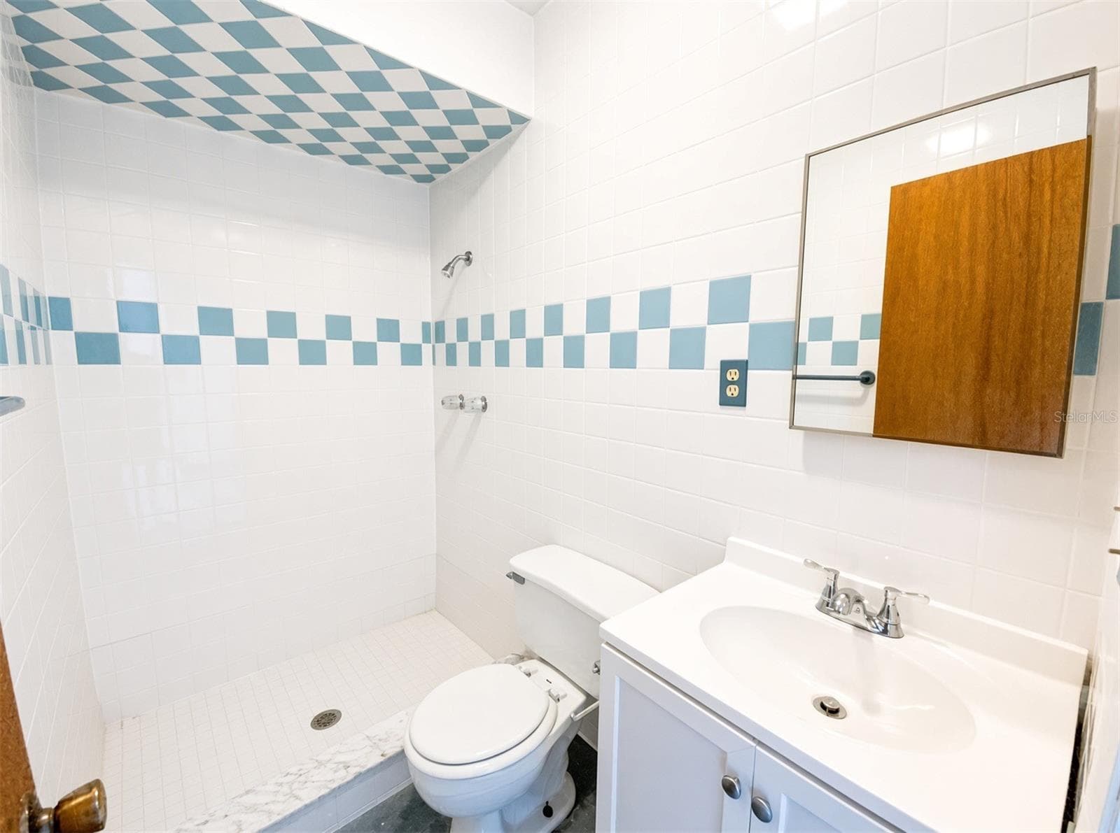 Guest Bathroom - 12622 TIMBERWOOD CT, HUDSON