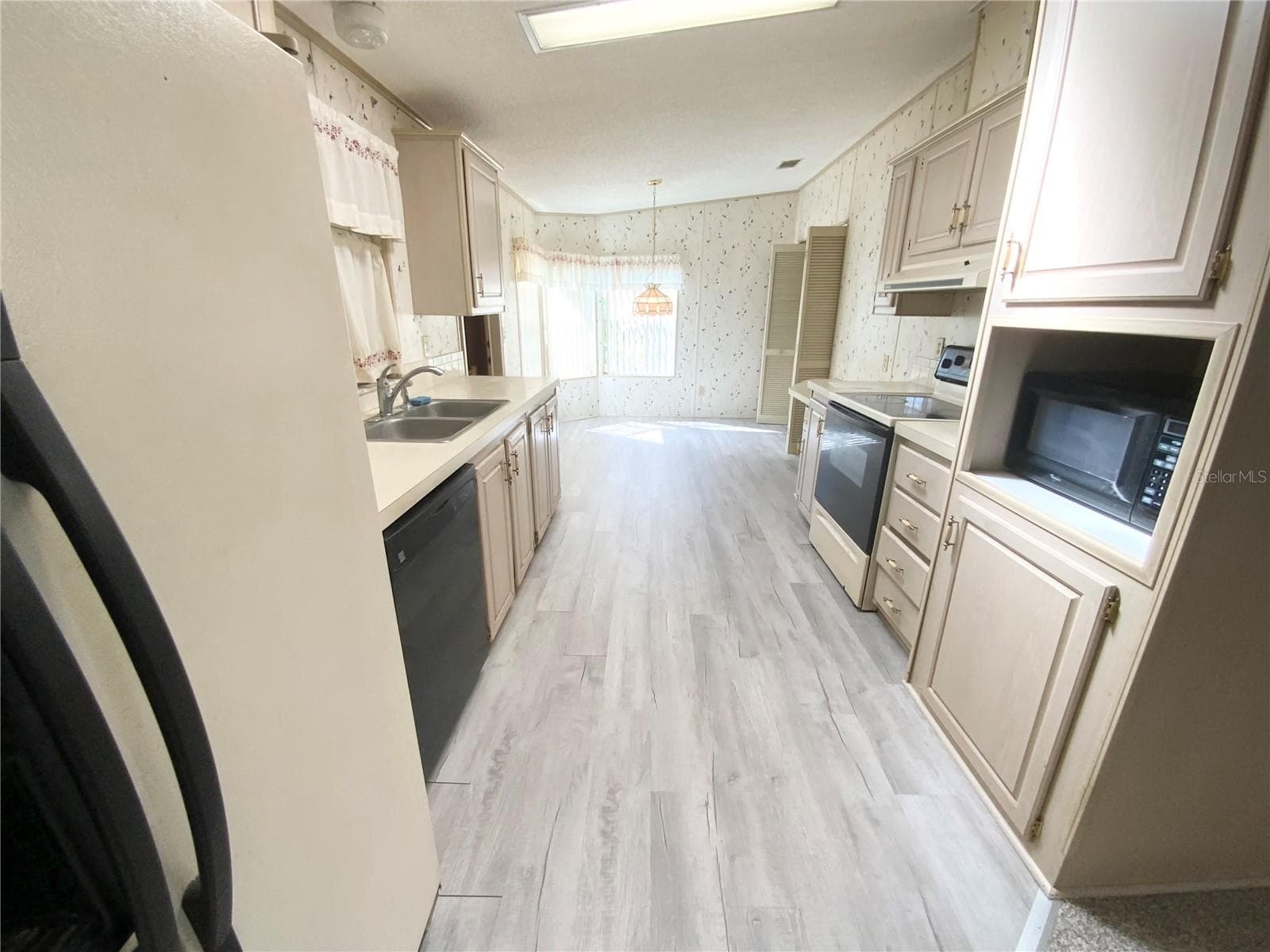 Manufactured Home at 5224 LIBERTY CT, WILDWOOD, photo 6 of 14