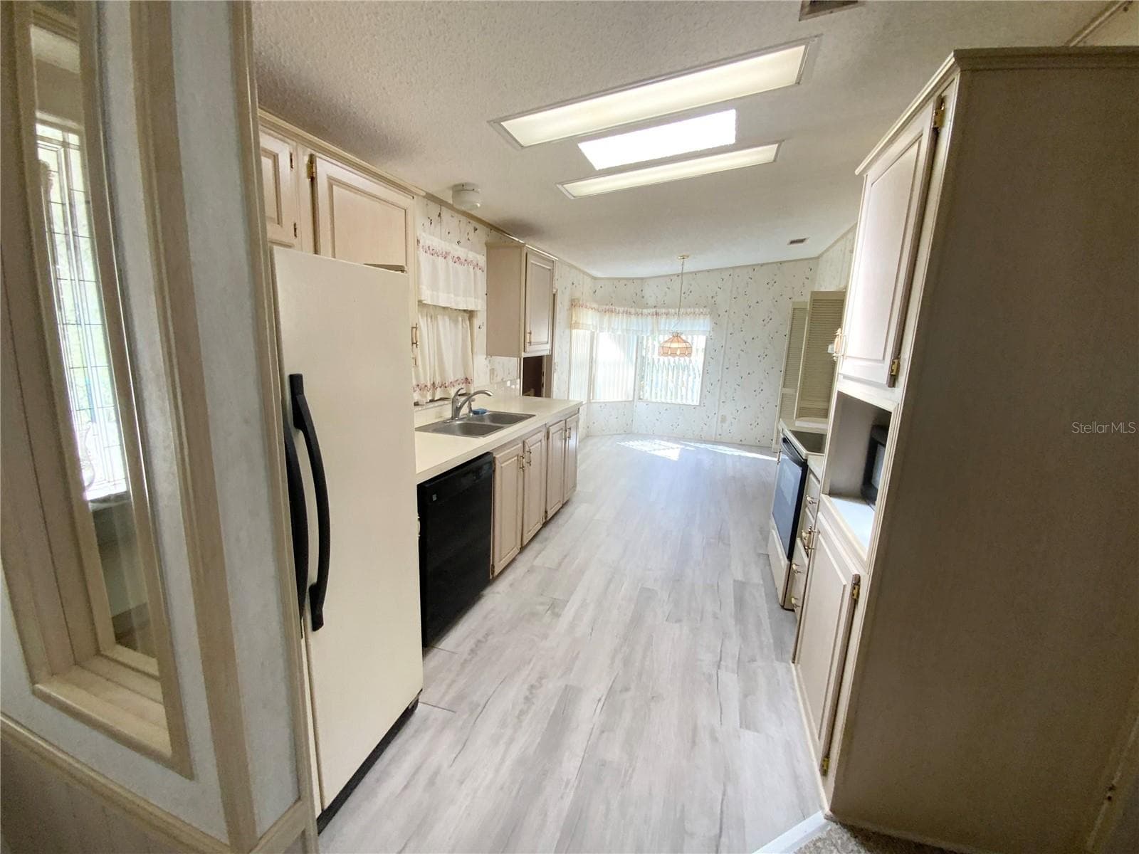 Manufactured Home at 5224 LIBERTY CT, WILDWOOD, photo 7 of 14