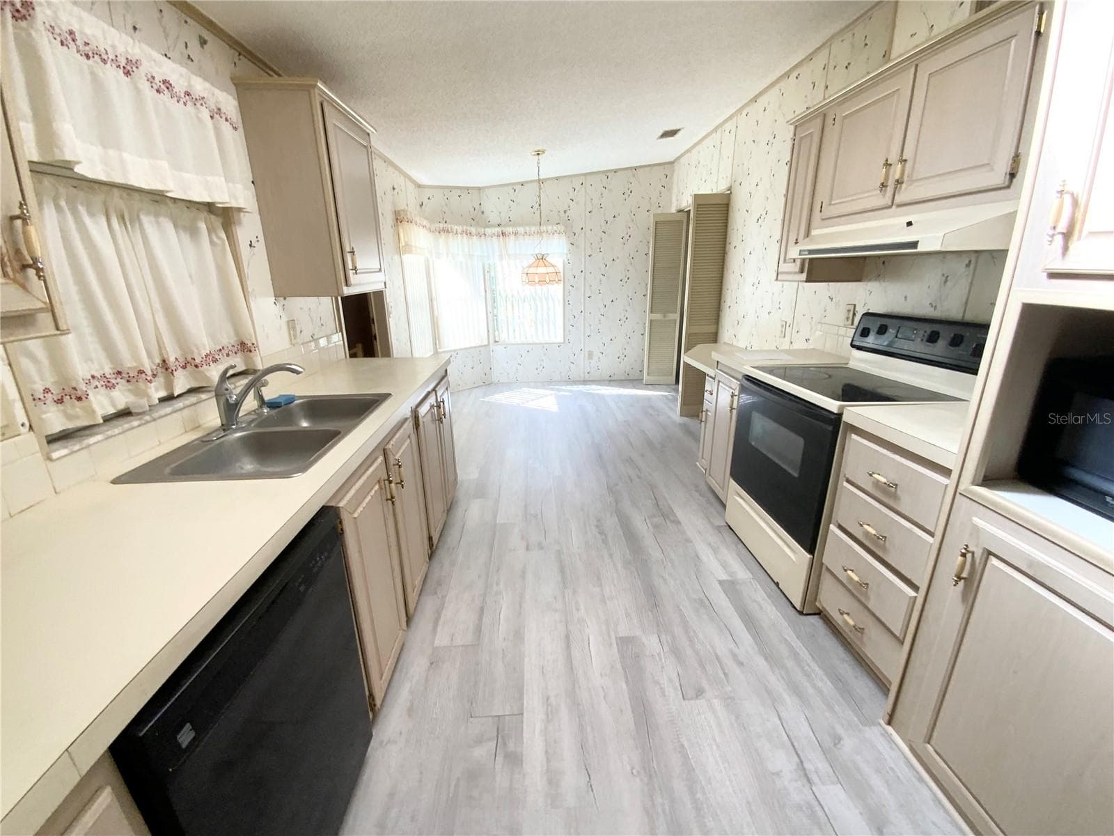 Manufactured Home at 5224 LIBERTY CT, WILDWOOD, photo 8 of 14