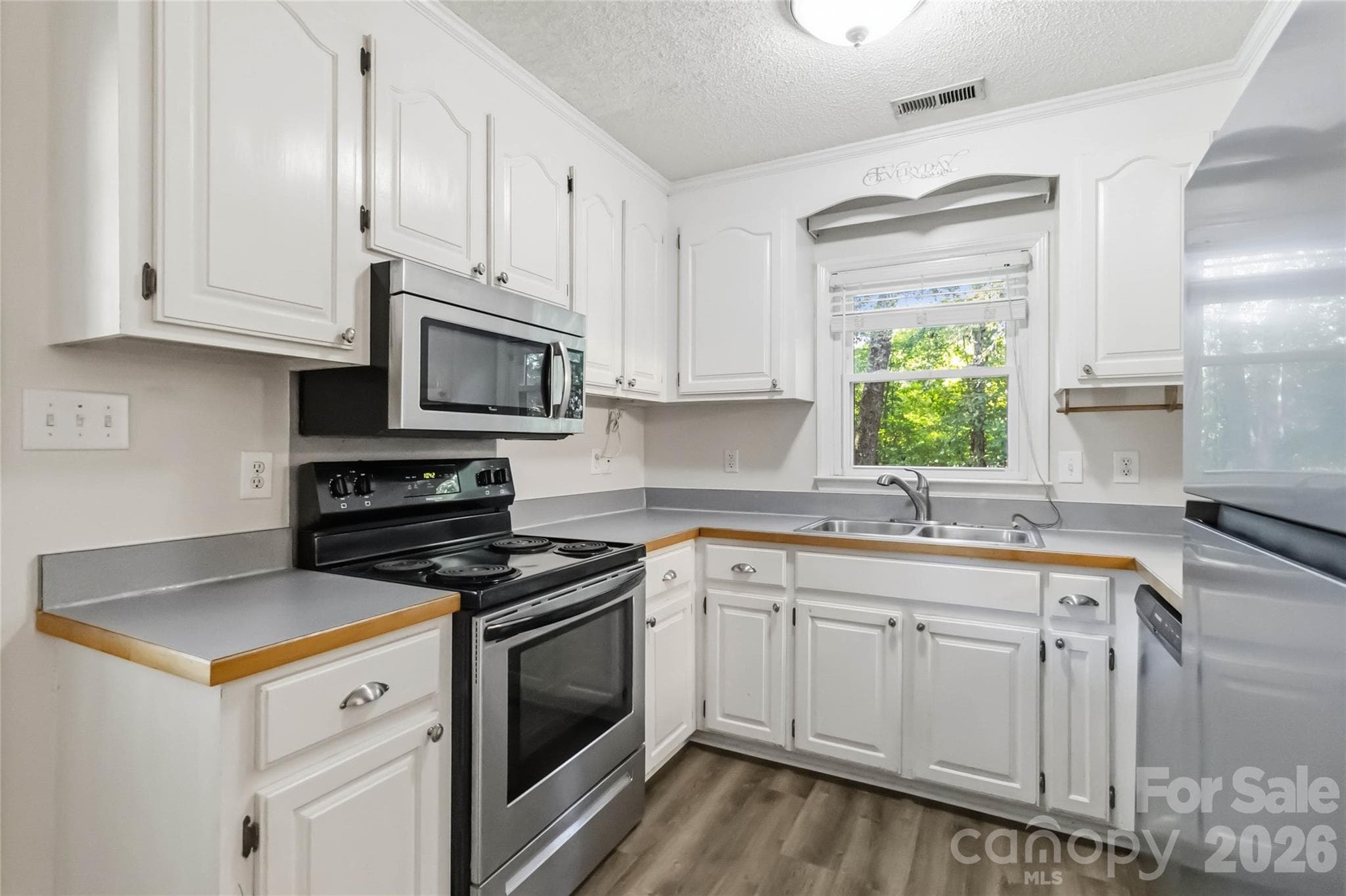 Single Family Residence at 128 Weeping Willow Way, Gastonia, photo 14 of 33