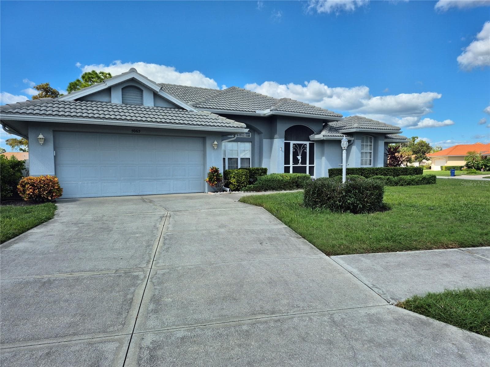 Single Family Residence at 5065 WHITESTONE DR, VENICE, photo 2 of 2