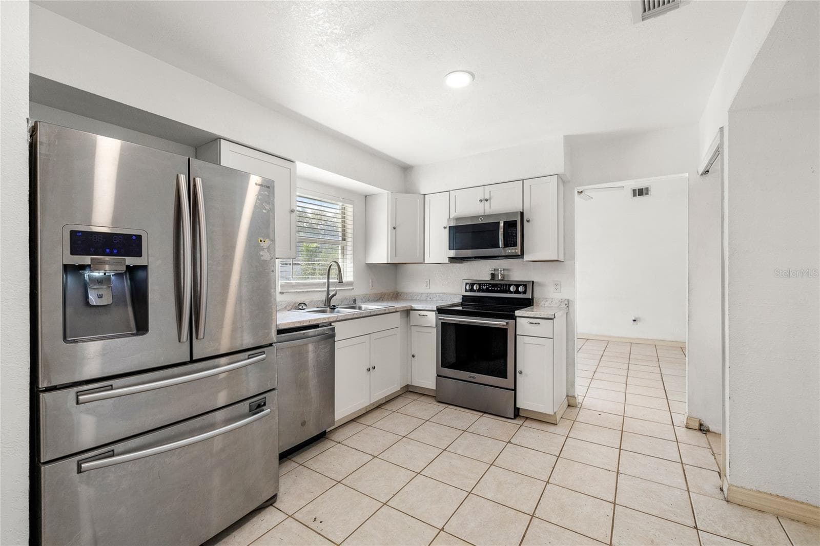 Single Family Residence at 7714 BAYBERRY CT, ORLANDO, photo 8 of 25