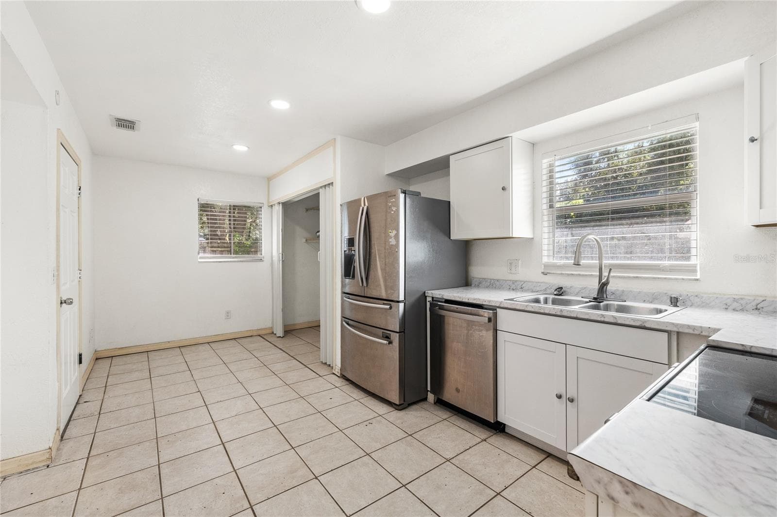 Single Family Residence at 7714 BAYBERRY CT, ORLANDO, photo 9 of 25