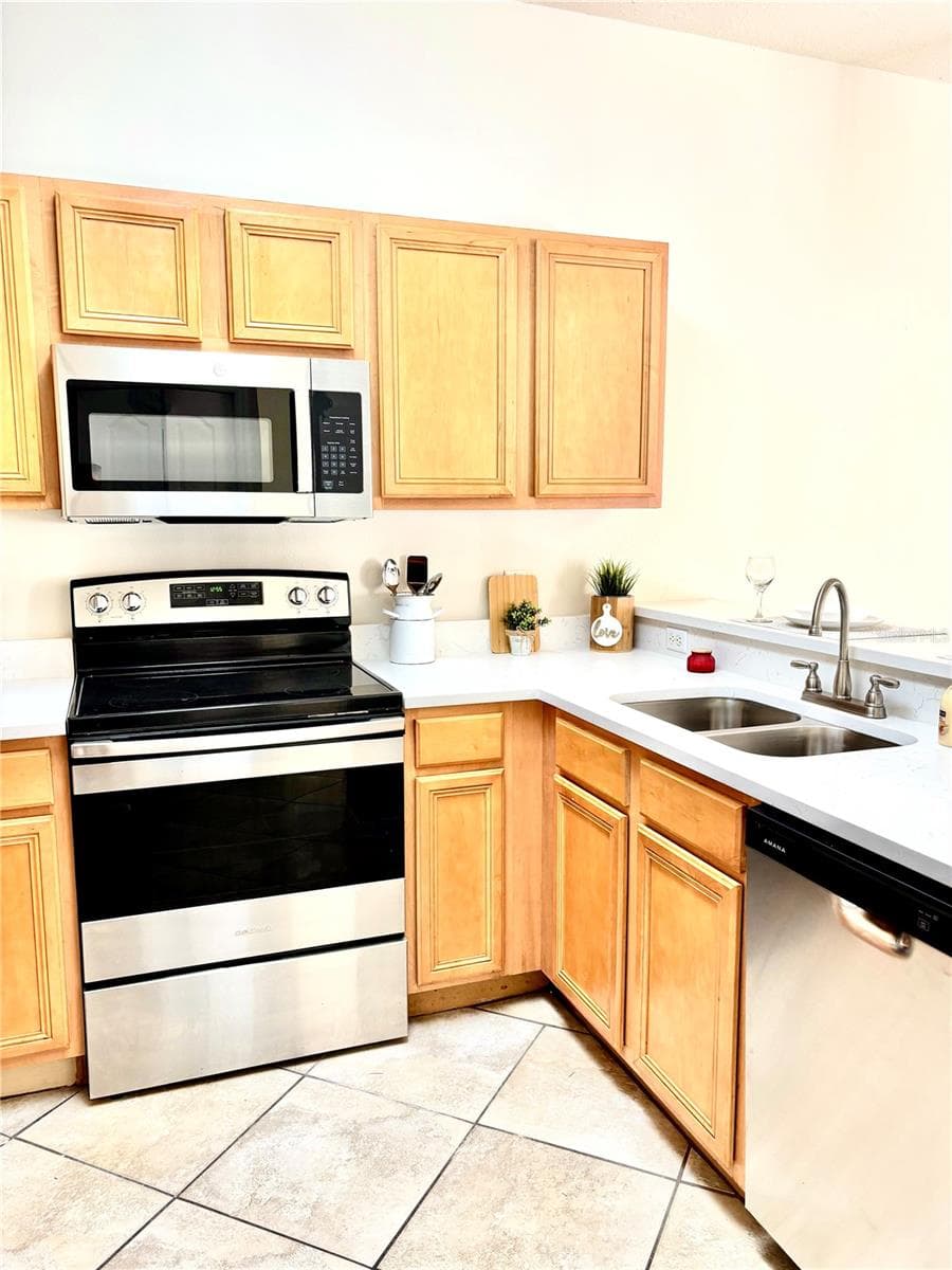 Kitchen - 20304 OAK KEY CT, TAMPA