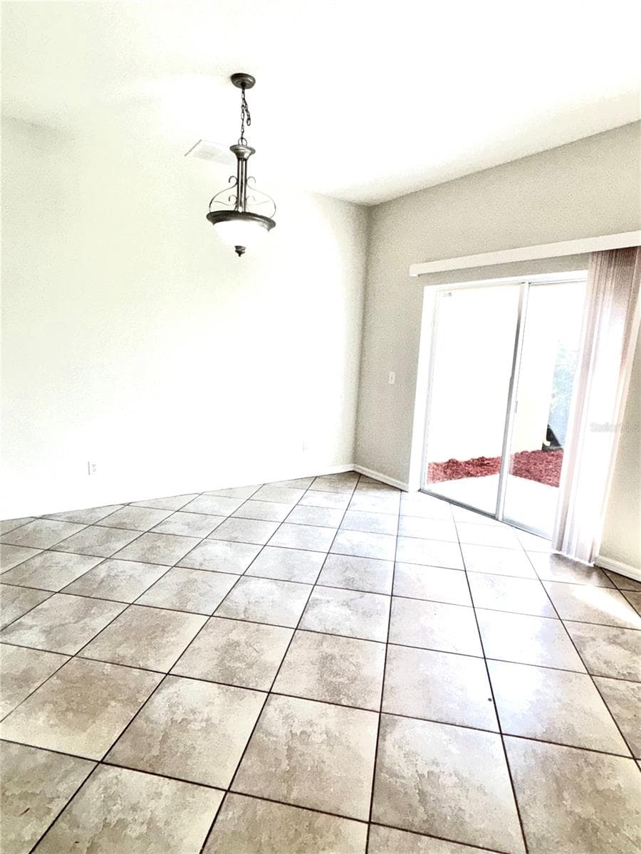 Living/Dining Area - 20304 OAK KEY CT, TAMPA