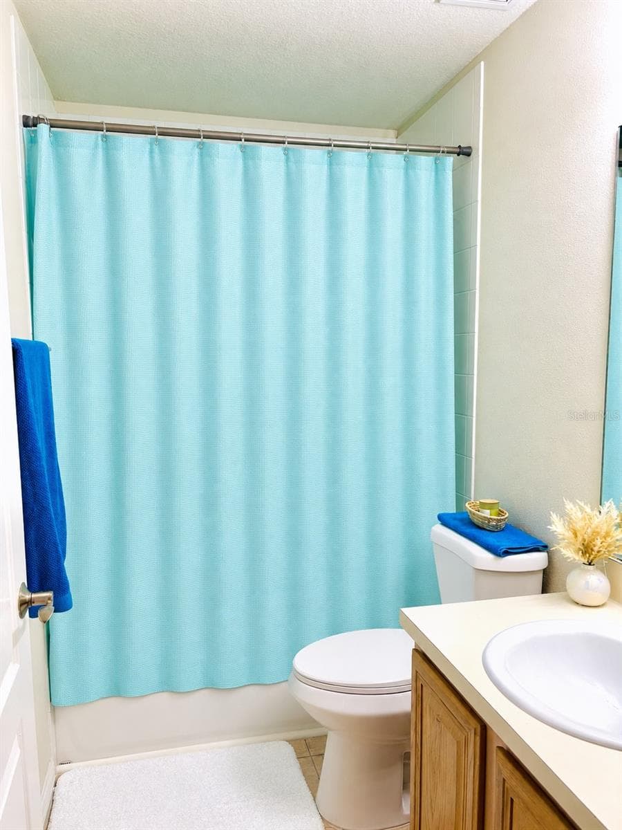 Second Bath - 20304 OAK KEY CT, TAMPA