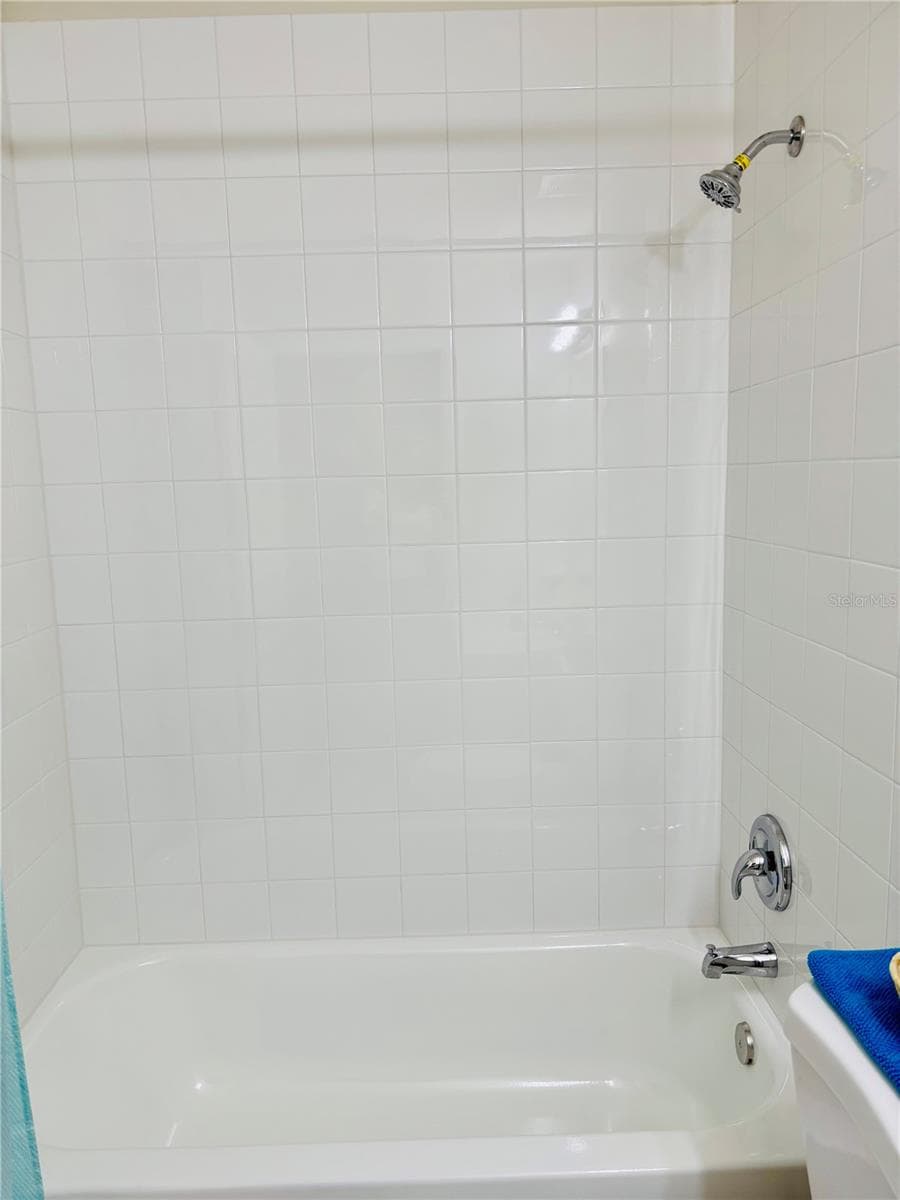 Second Bath - 20304 OAK KEY CT, TAMPA
