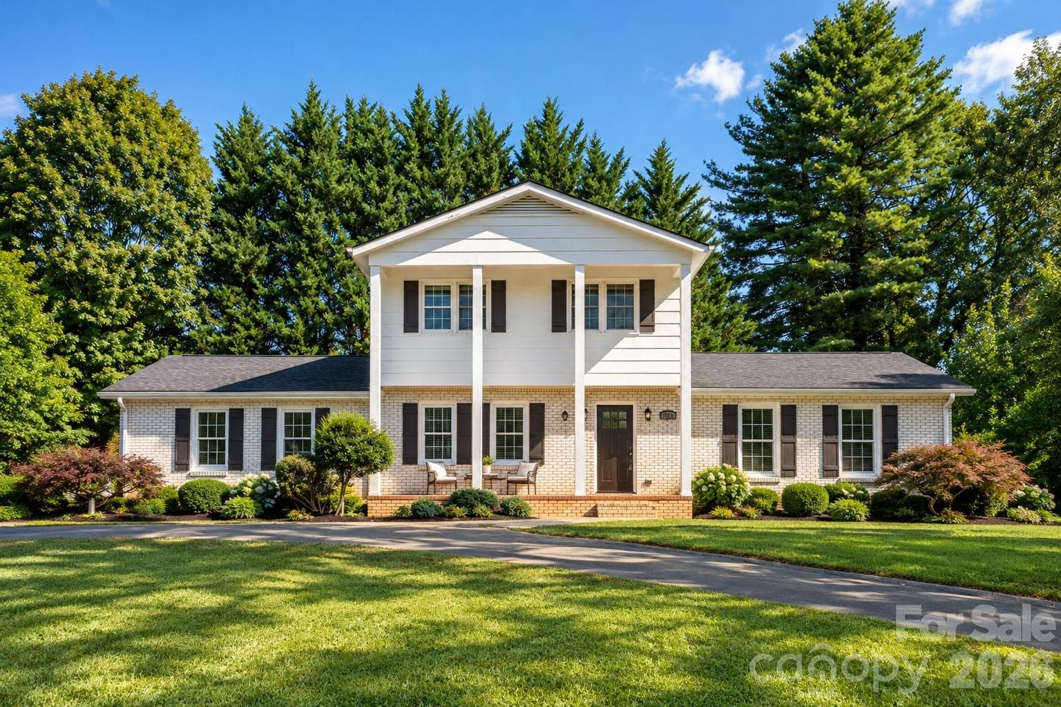 Single Family Residence at 1376 Glenheath Drive, Hendersonville, photo 2 of 30