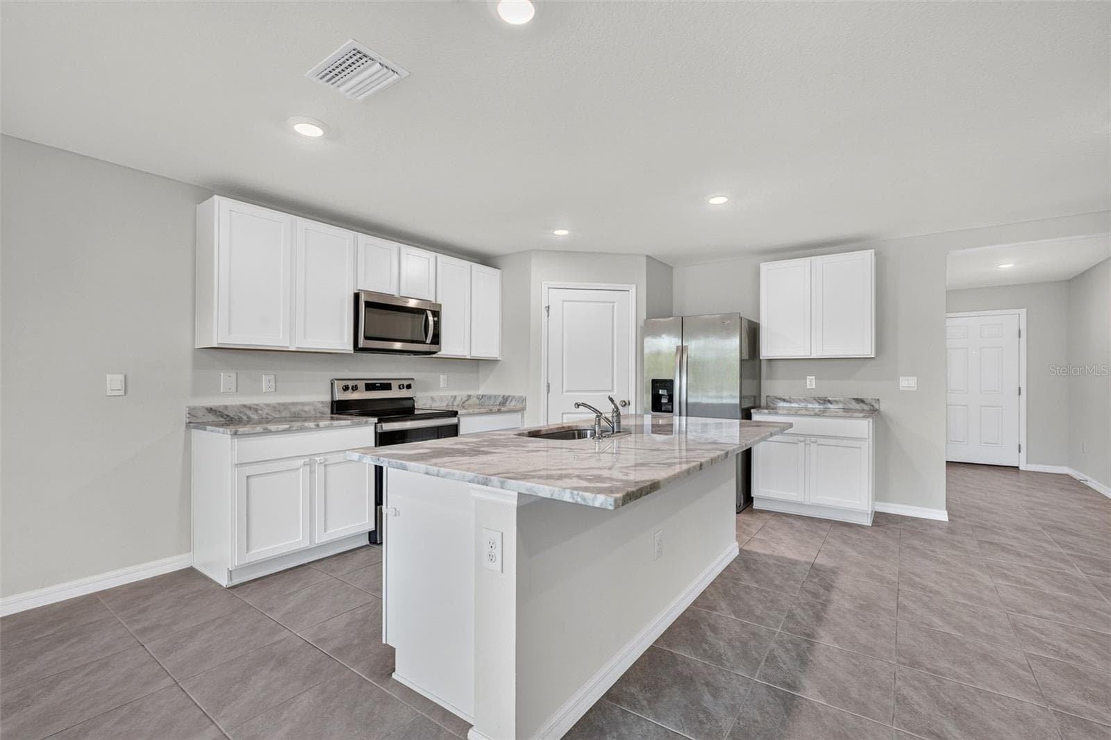 Single Family Residence at 5809 FLAGSTONE TRL, PALMETTO, photo 9 of 50