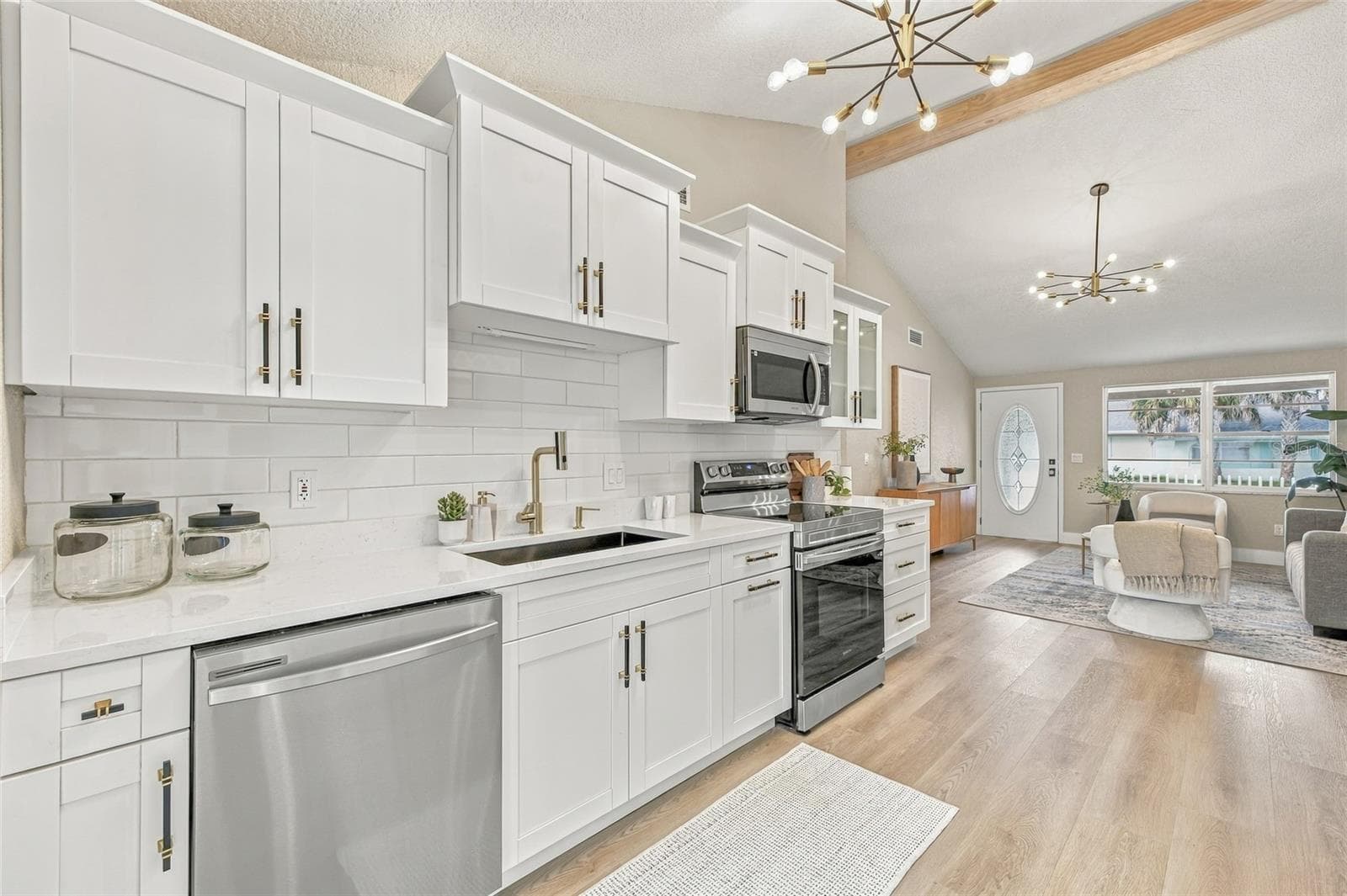 Single Family Residence at 10118 BRIARWICK CT, TAMPA, photo 10 of 36
