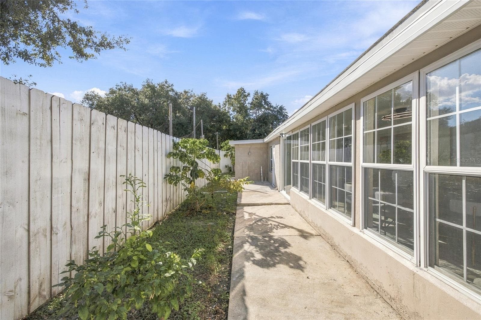 Single Family Residence at 10118 BRIARWICK CT, TAMPA, photo 28 of 36