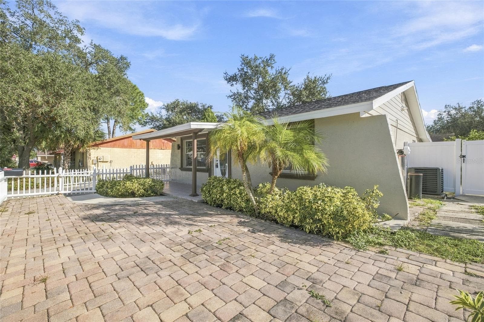 Single Family Residence at 10118 BRIARWICK CT, TAMPA, photo 29 of 36