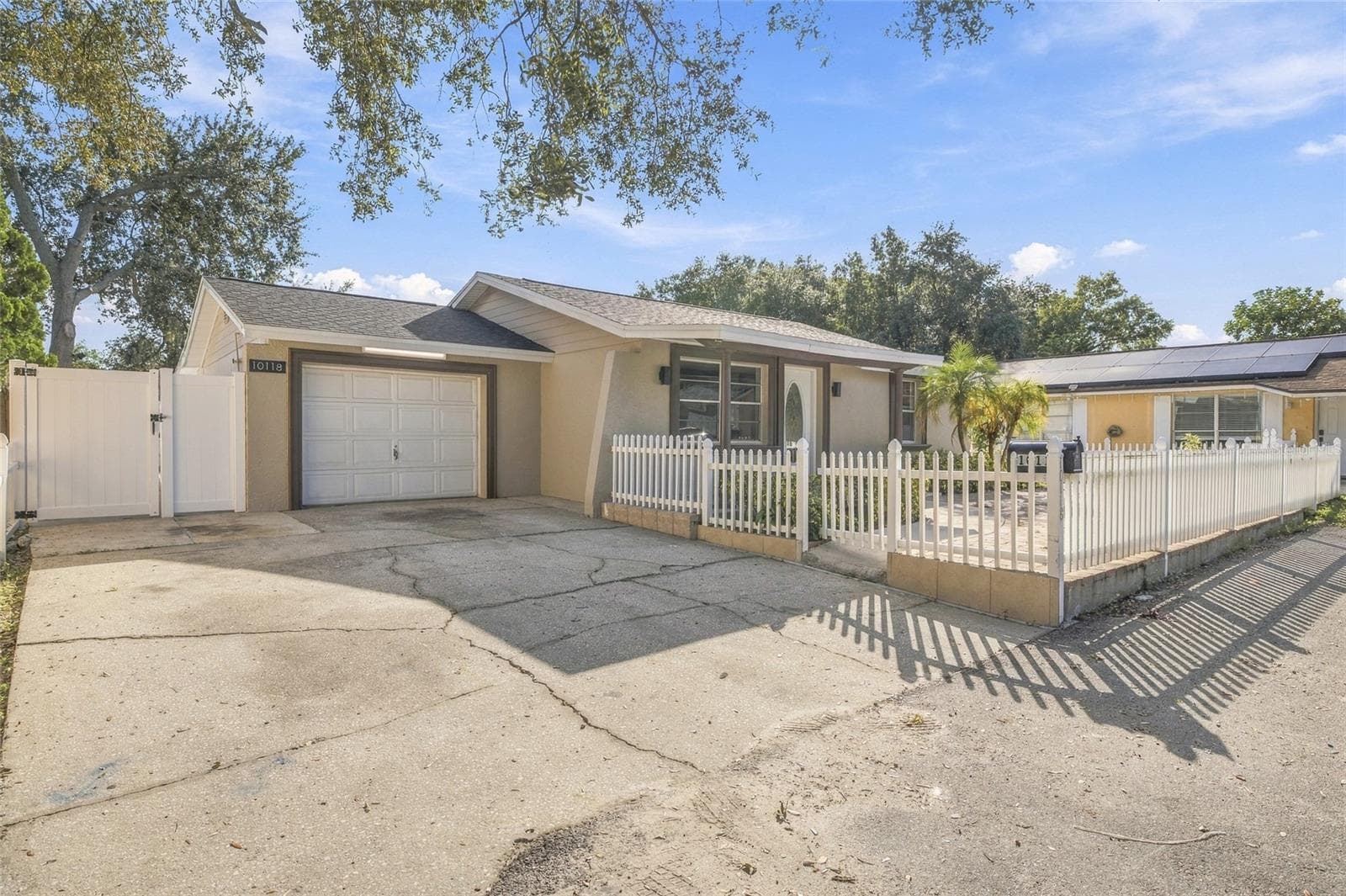 Single Family Residence at 10118 BRIARWICK CT, TAMPA, photo 32 of 36