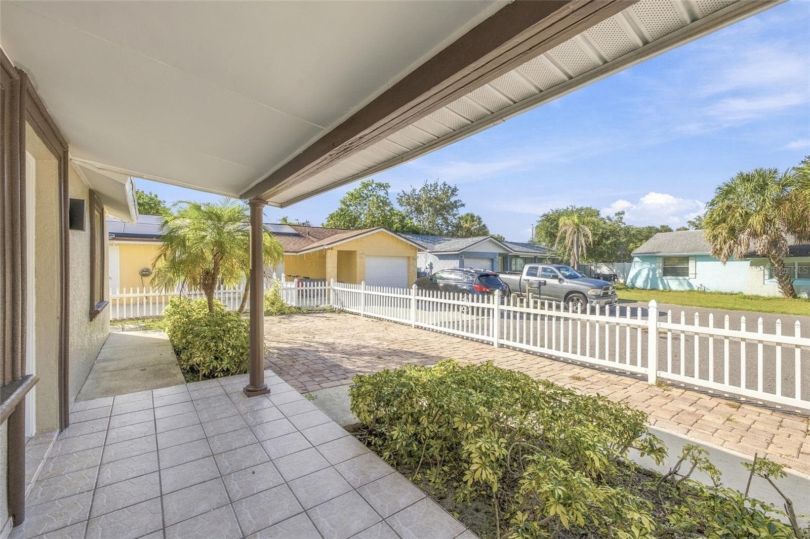 Single Family Residence at 10118 BRIARWICK CT, TAMPA, photo 34 of 36