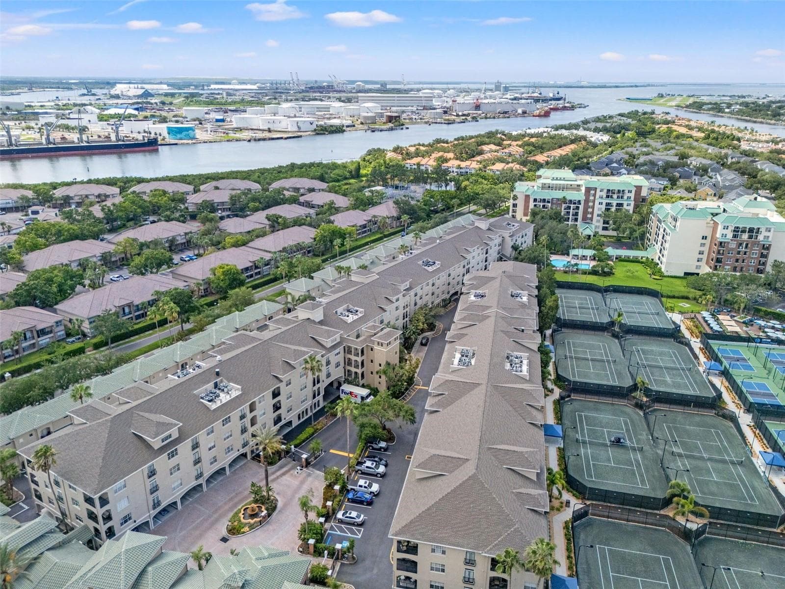 Condominium at 501 KNIGHTS RUN #2119, TAMPA, photo 32 of 43