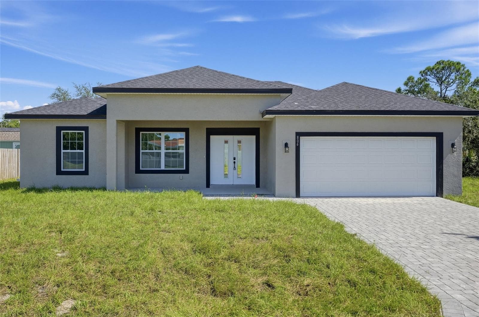 806 LOLA DR