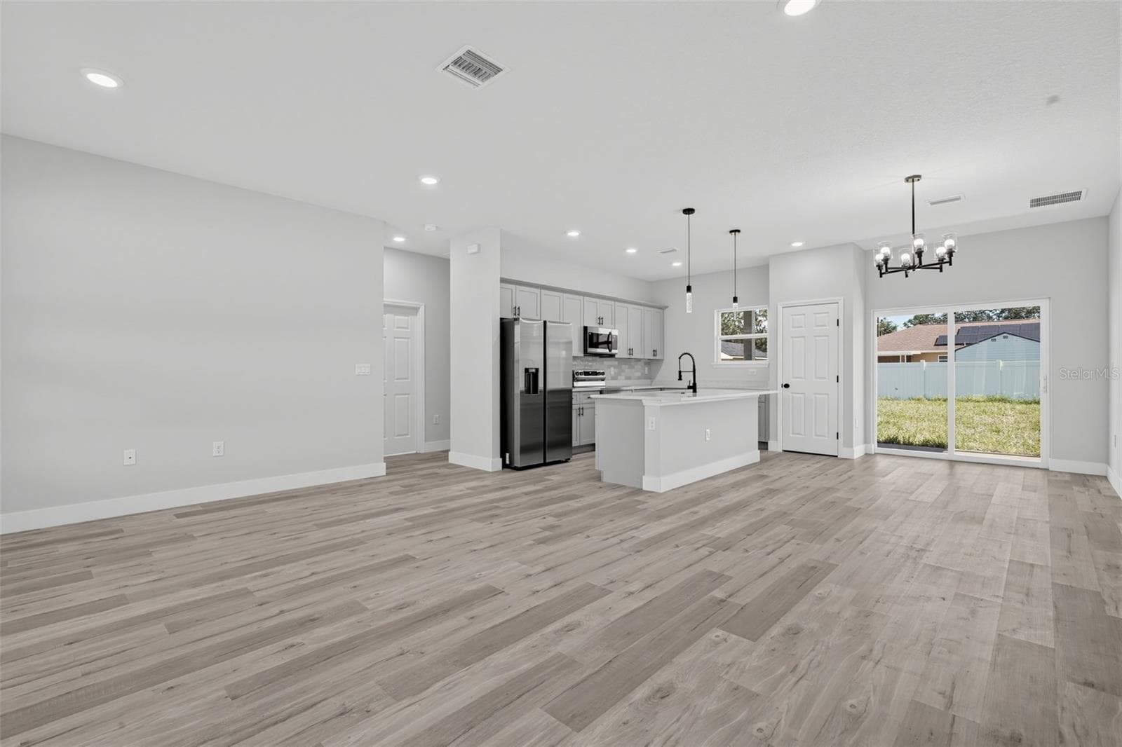 Single Family Residence at 806 LOLA DR, SEBRING, photo 10 of 38
