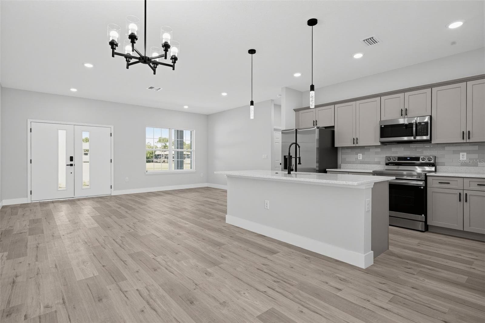 Single Family Residence at 806 LOLA DR, SEBRING, photo 11 of 38