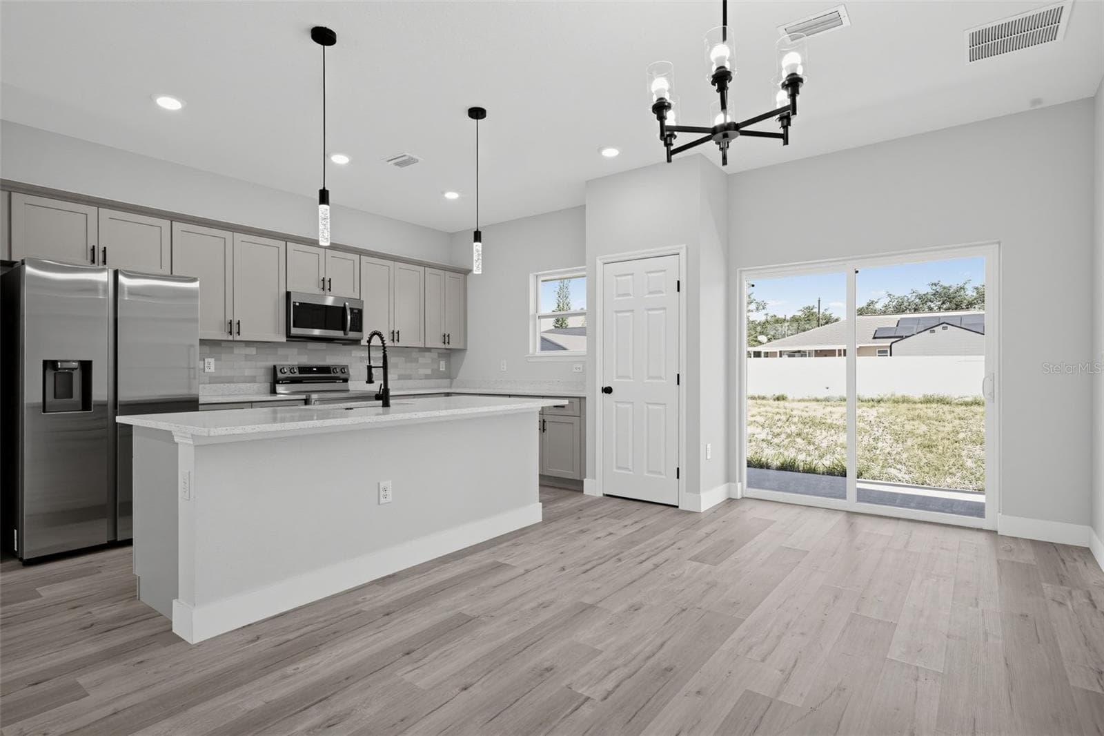 Single Family Residence at 806 LOLA DR, SEBRING, photo 16 of 38