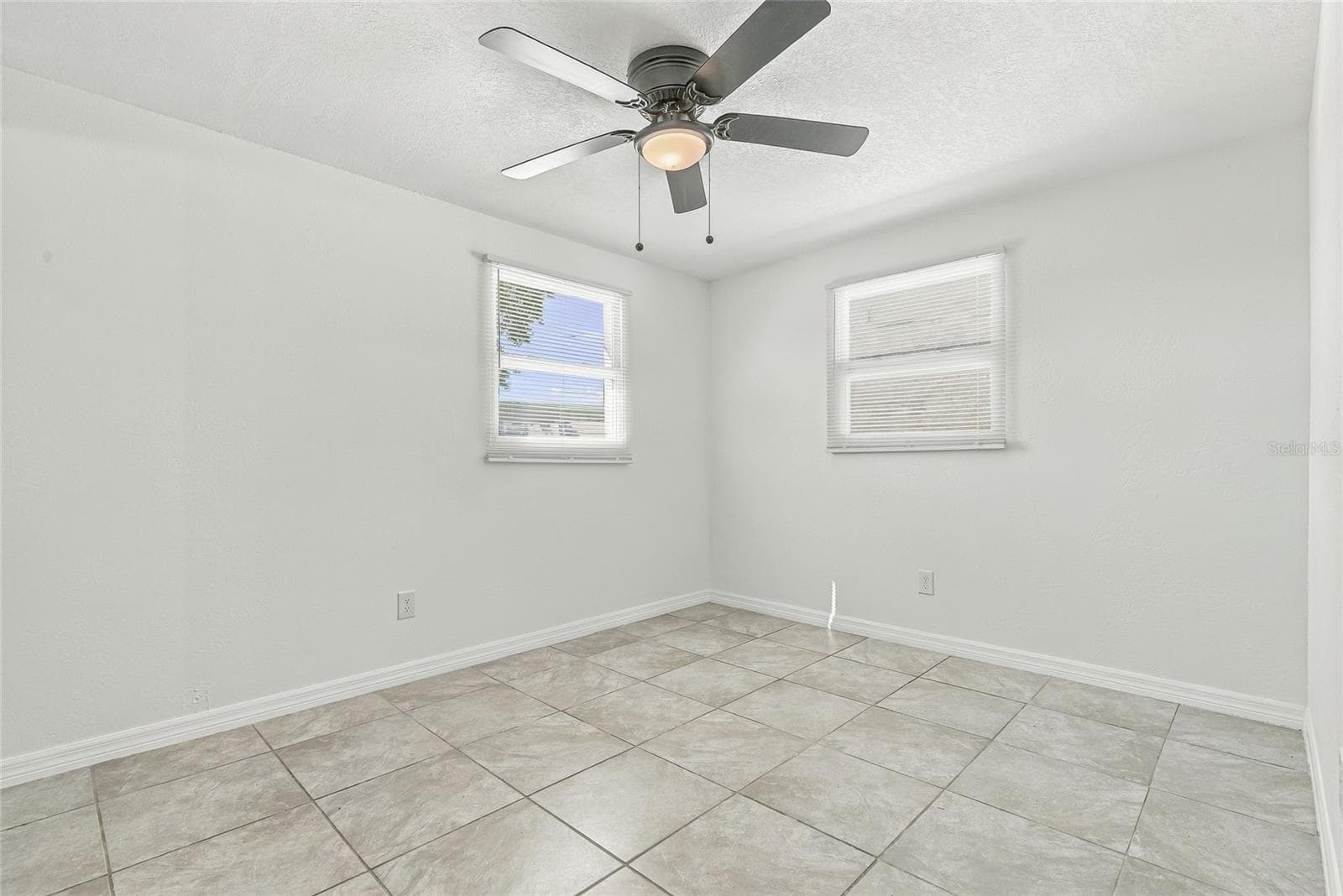 Single Family Residence at 4544 W MINNEHAHA ST, TAMPA, photo 16 of 39
