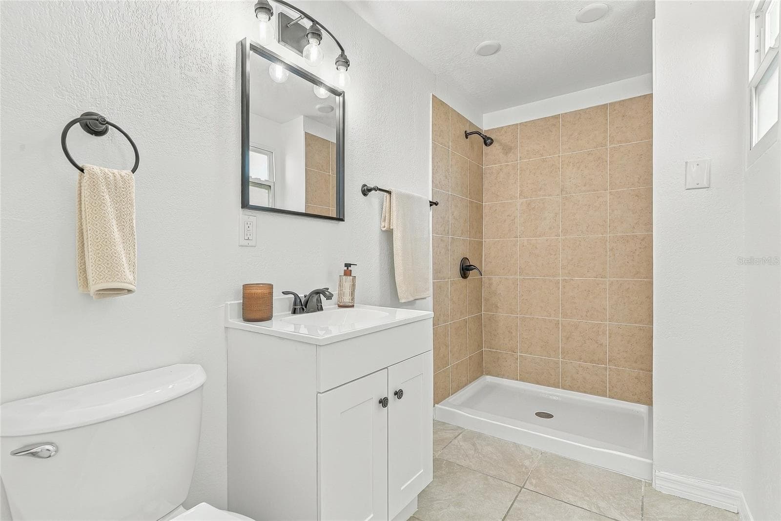Single Family Residence at 4544 W MINNEHAHA ST, TAMPA, photo 18 of 39