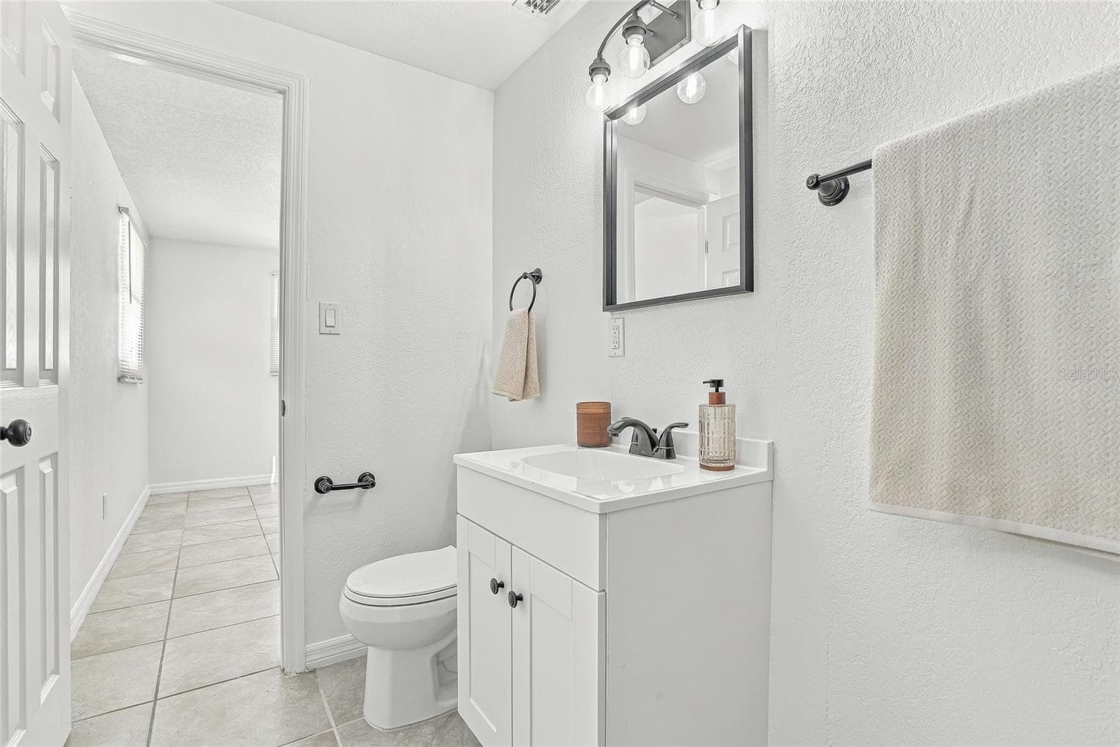 Single Family Residence at 4544 W MINNEHAHA ST, TAMPA, photo 20 of 39