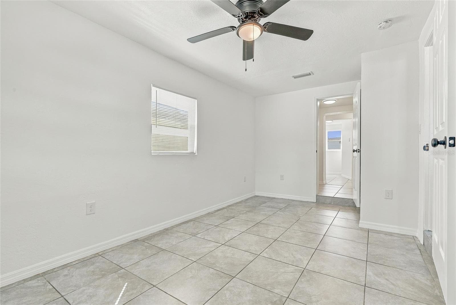 Single Family Residence at 4544 W MINNEHAHA ST, TAMPA, photo 23 of 39