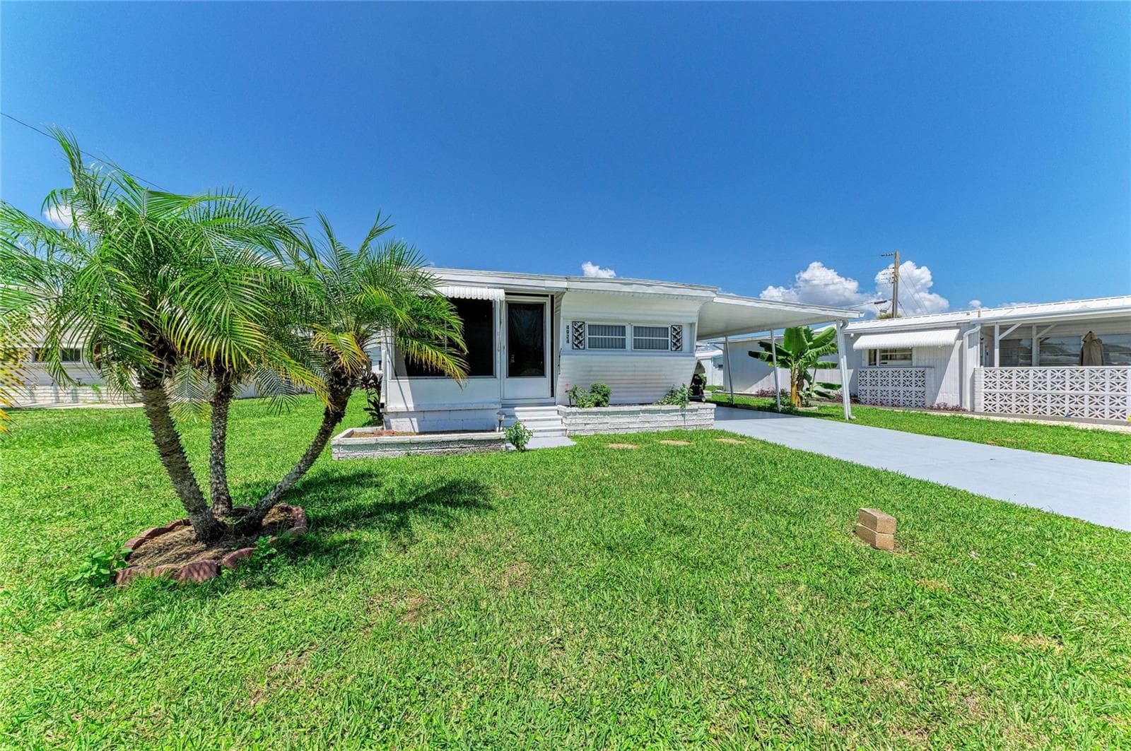 Mobile Home at 4924 OAKLAND HILLS AVE, SARASOTA, photo 2 of 85