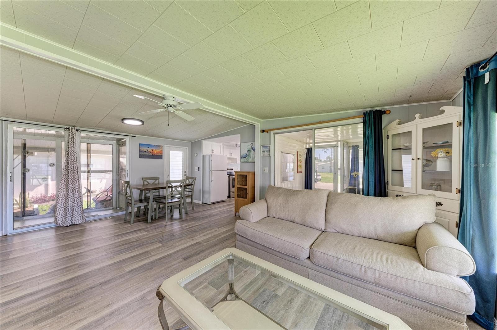 Living room/dining room combo - 4924 OAKLAND HILLS AVE, SARASOTA