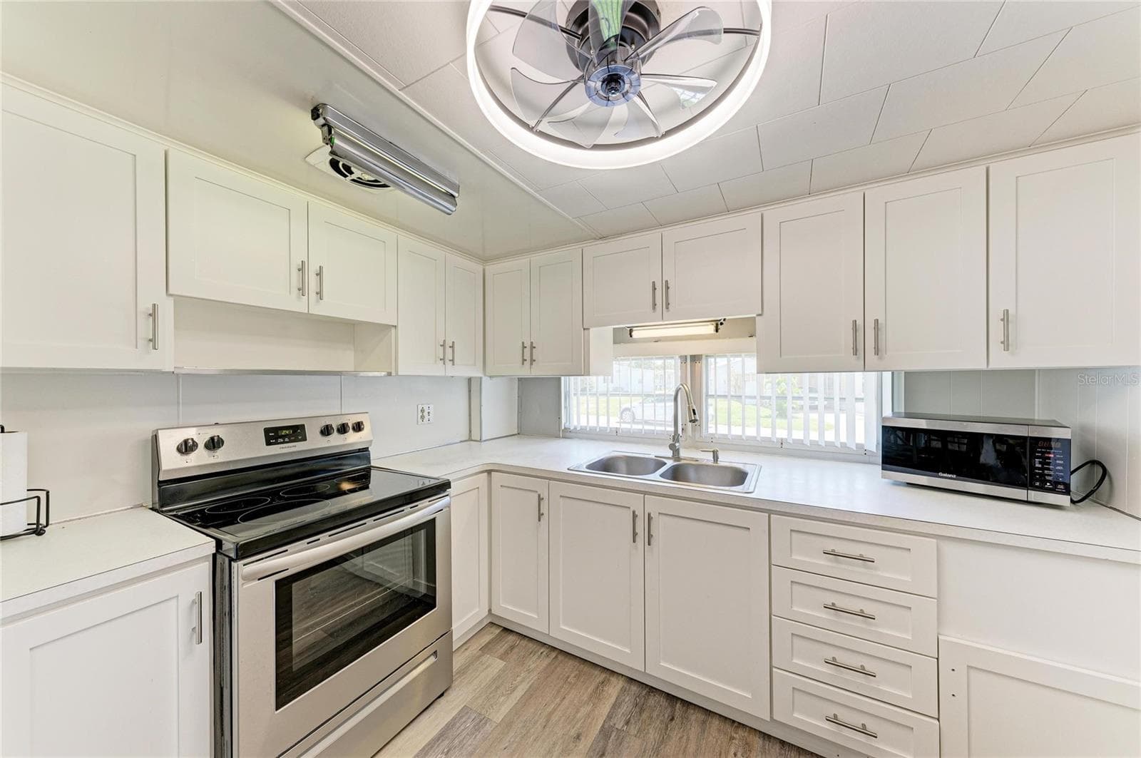 Mobile Home at 4924 OAKLAND HILLS AVE, SARASOTA, photo 18 of 85