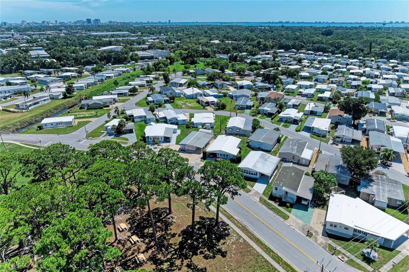 Mobile Home at 4924 OAKLAND HILLS AVE, SARASOTA, photo 41 of 85