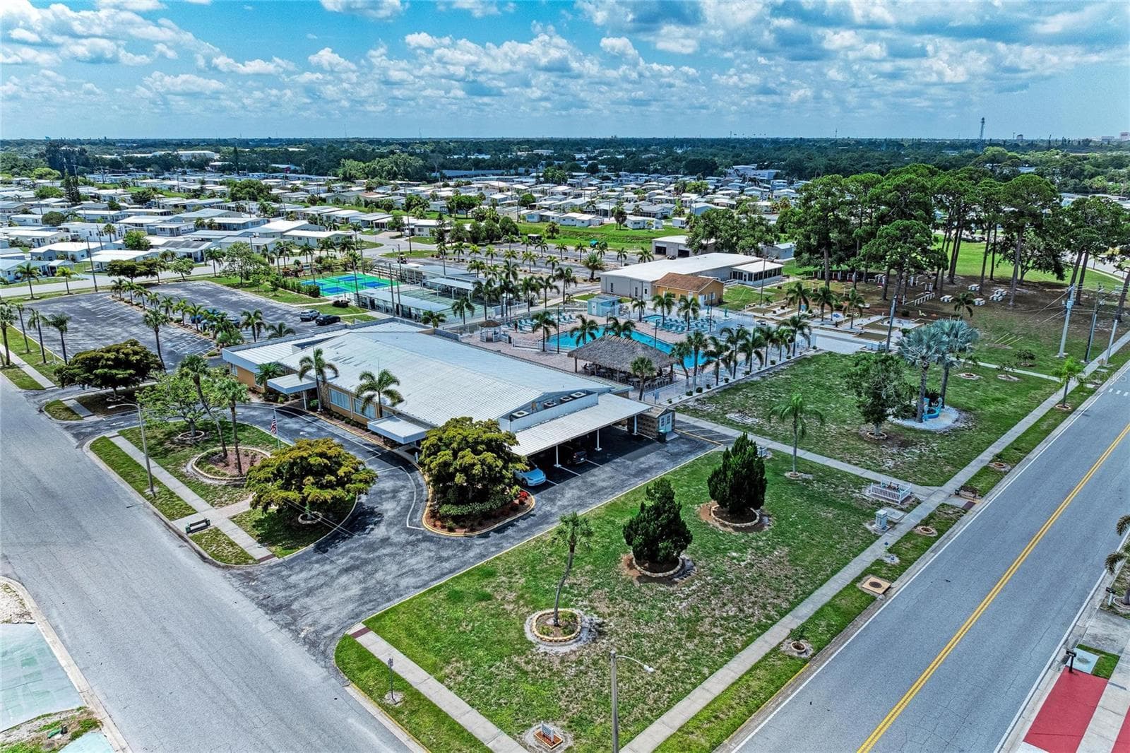 Mobile Home at 4924 OAKLAND HILLS AVE, SARASOTA, photo 51 of 85