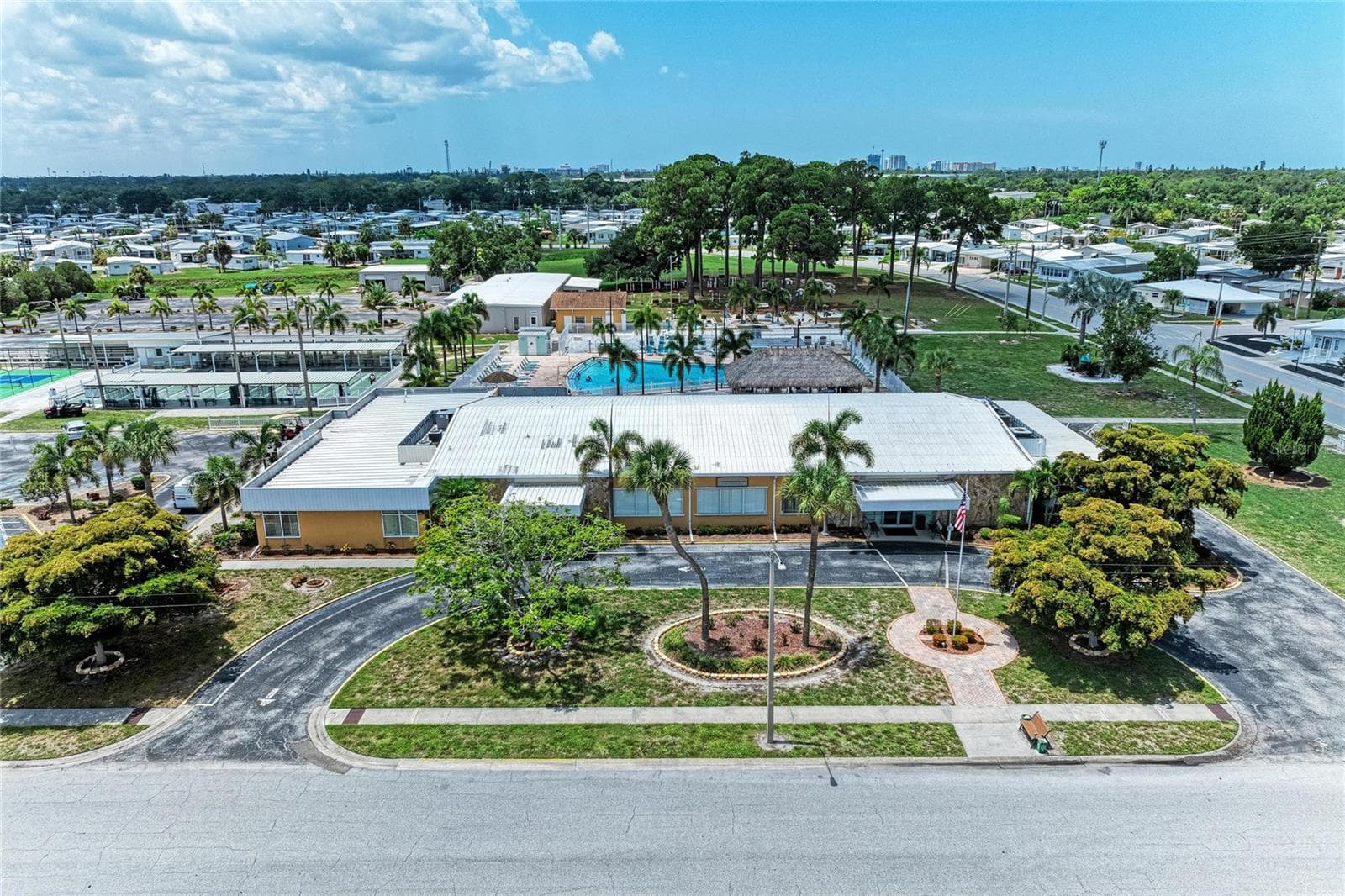 Mobile Home at 4924 OAKLAND HILLS AVE, SARASOTA, photo 52 of 85