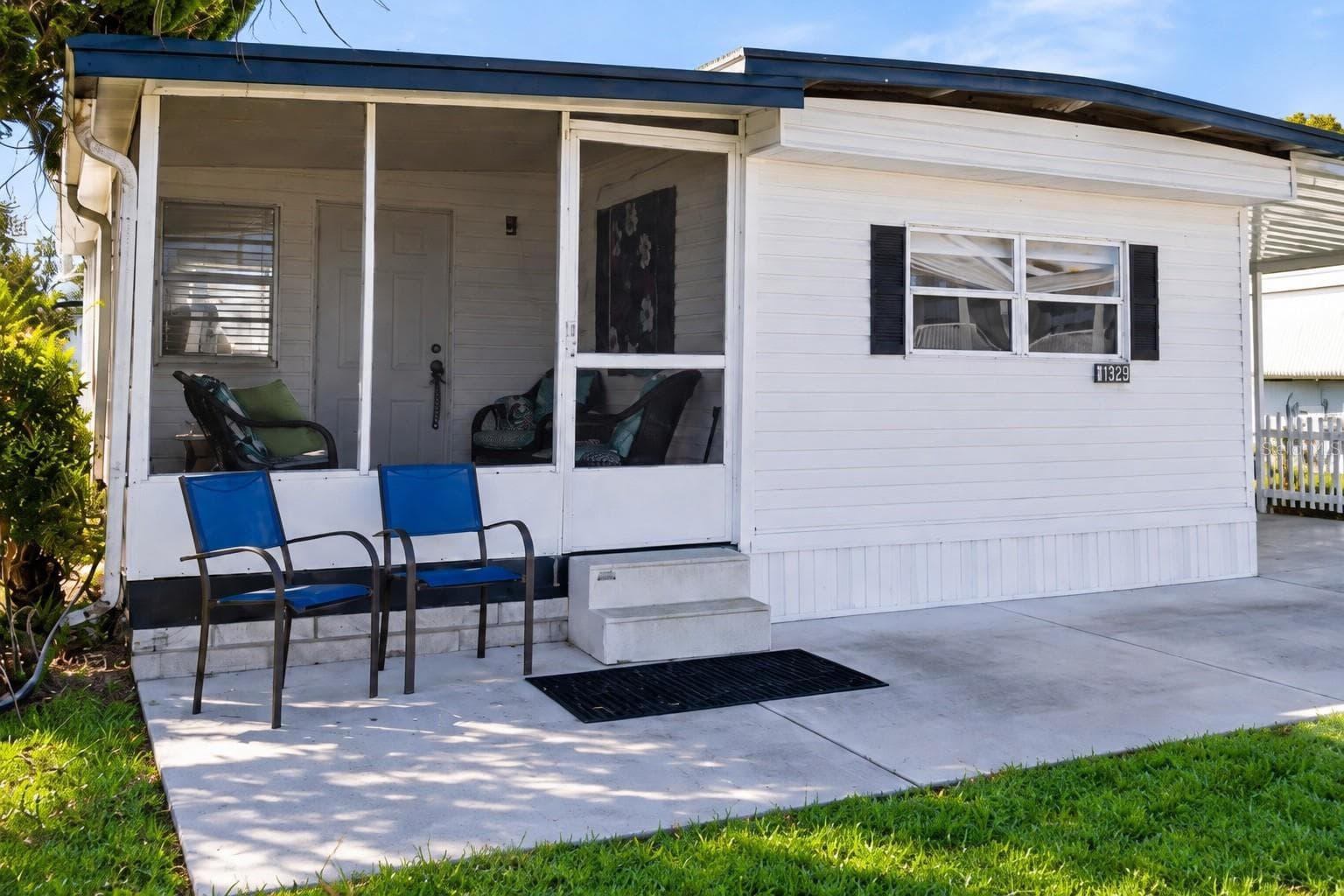 Front screen room. - 37332 SANDRA AVE, ZEPHYRHILLS