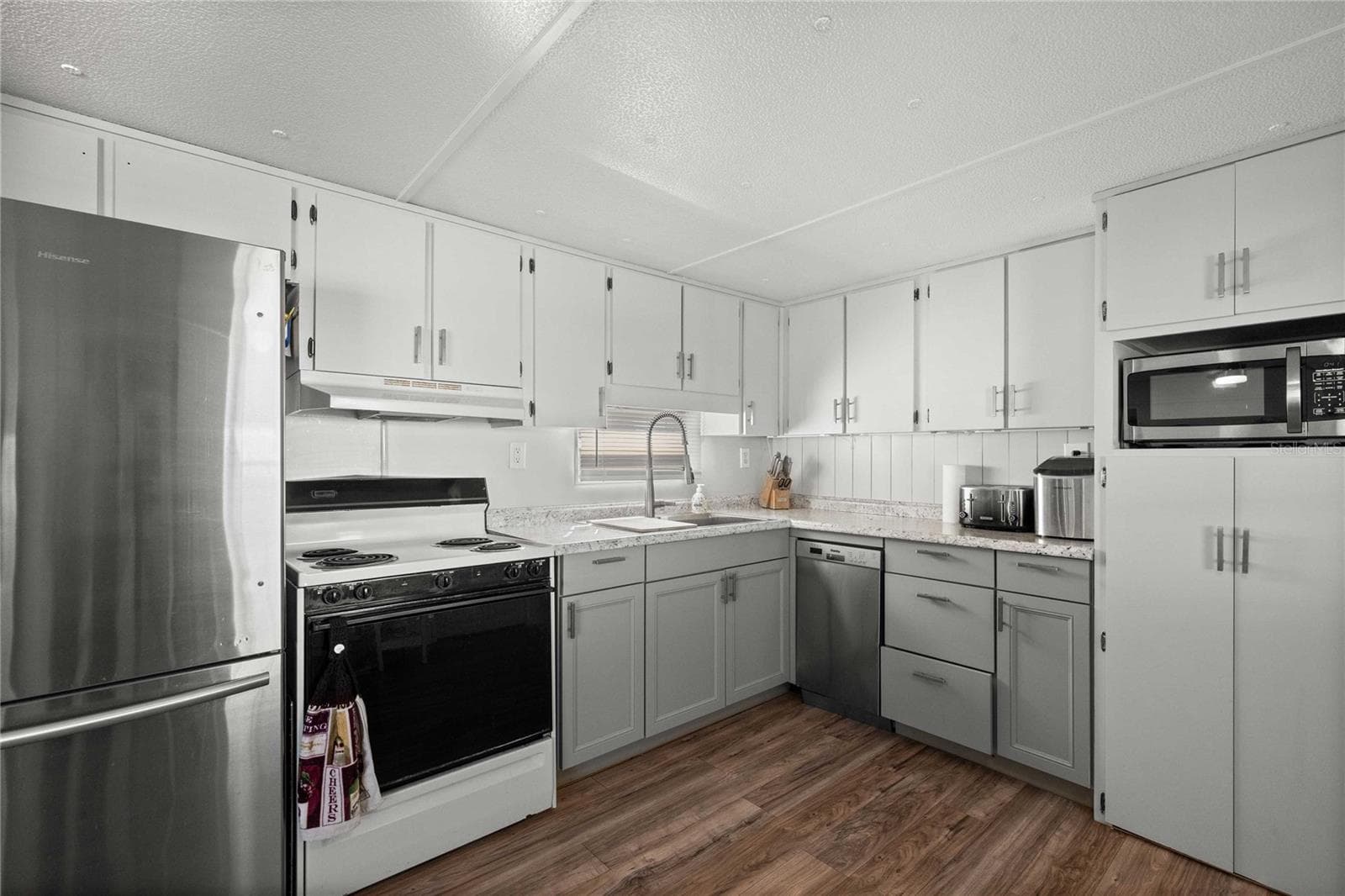 Nice kitchen. - 37332 SANDRA AVE, ZEPHYRHILLS