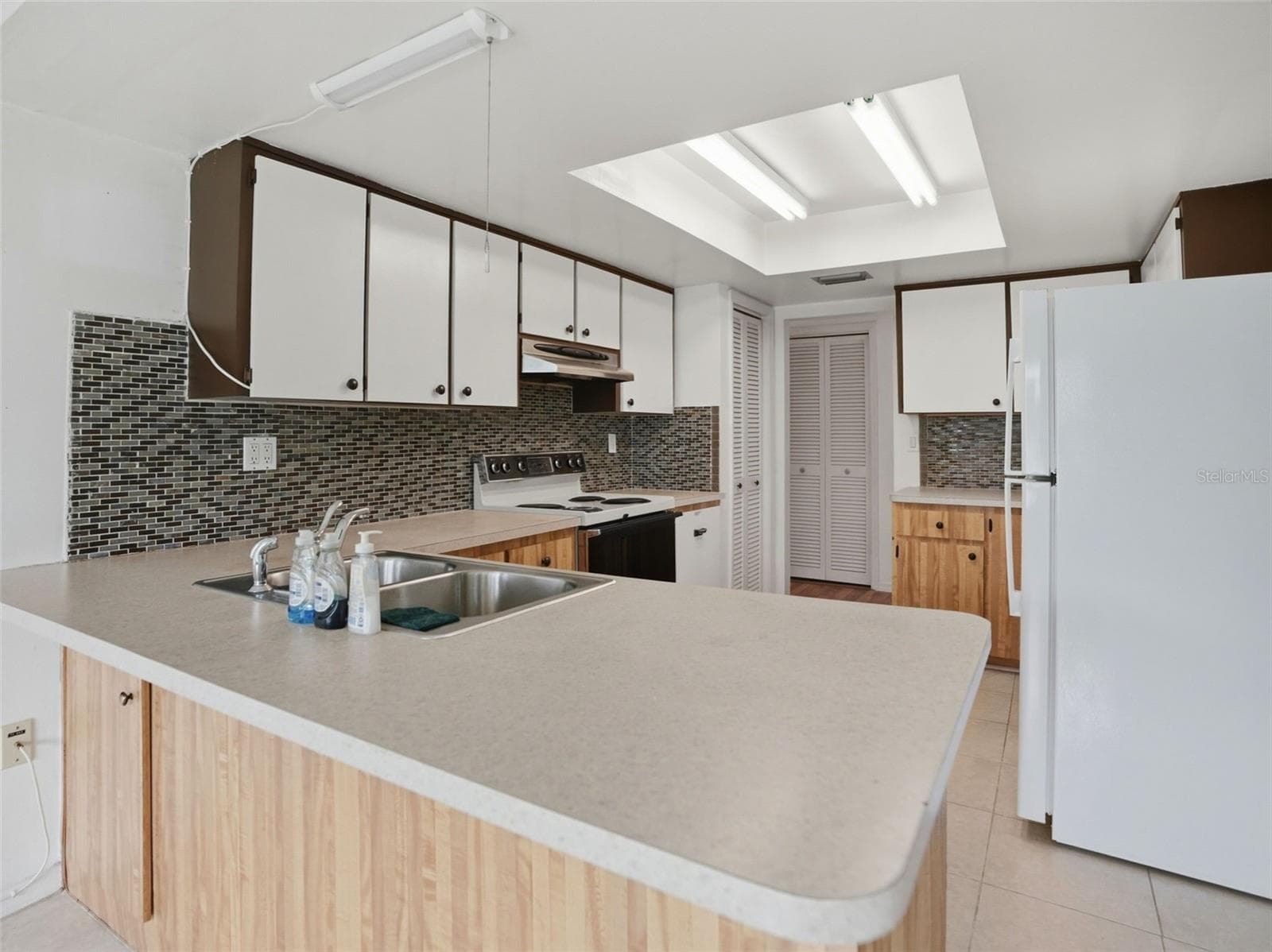 Single Family Residence at 9624 HORIZON DR, SPRING HILL, photo 11 of 33