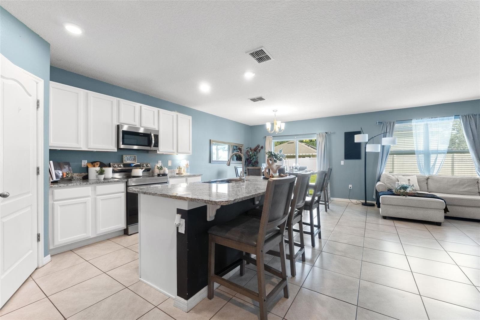 Single Family Residence at 3725 HOLLY GROVE LN, MOUNT DORA, photo 4 of 33