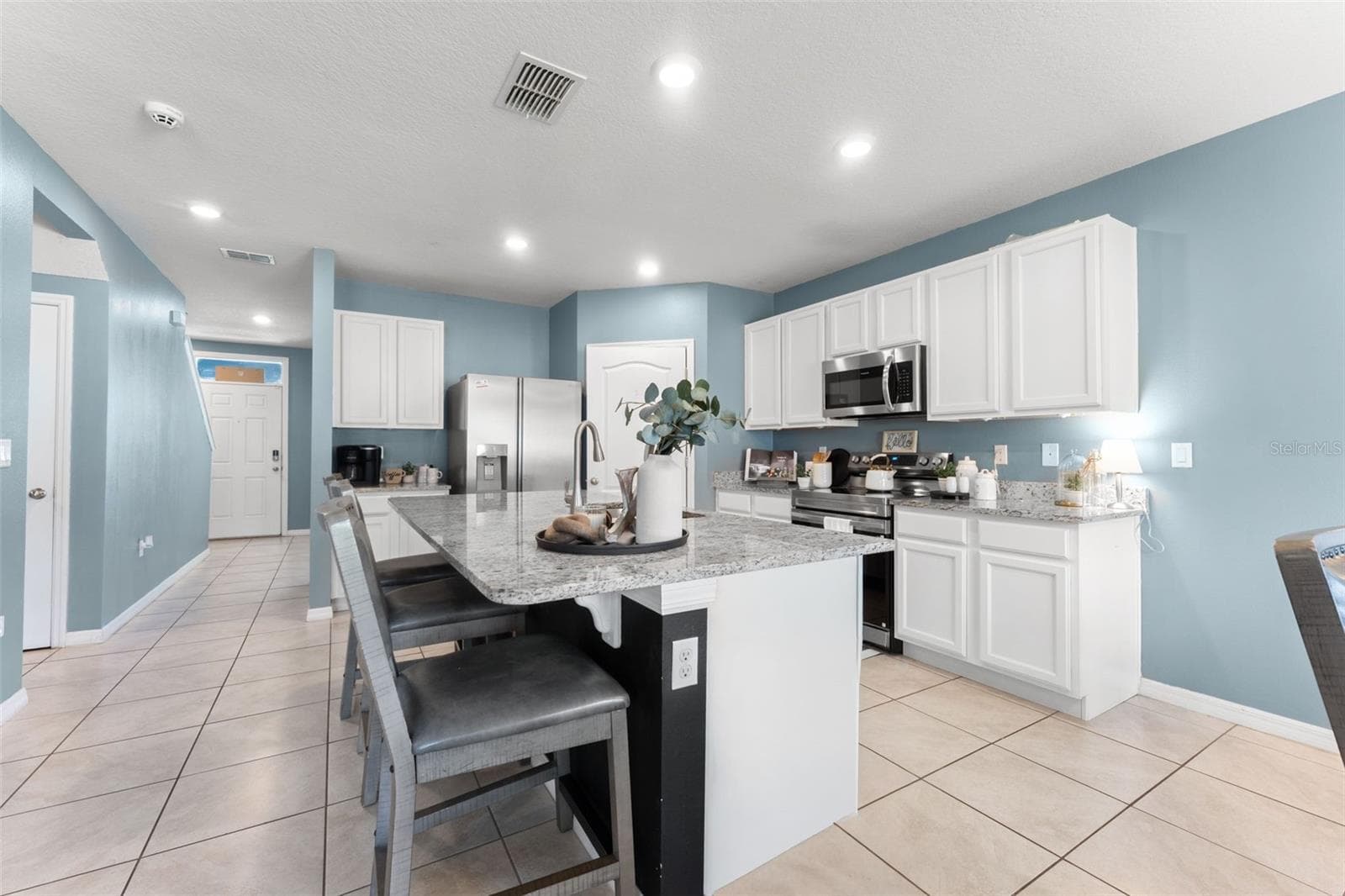Single Family Residence at 3725 HOLLY GROVE LN, MOUNT DORA, photo 5 of 33