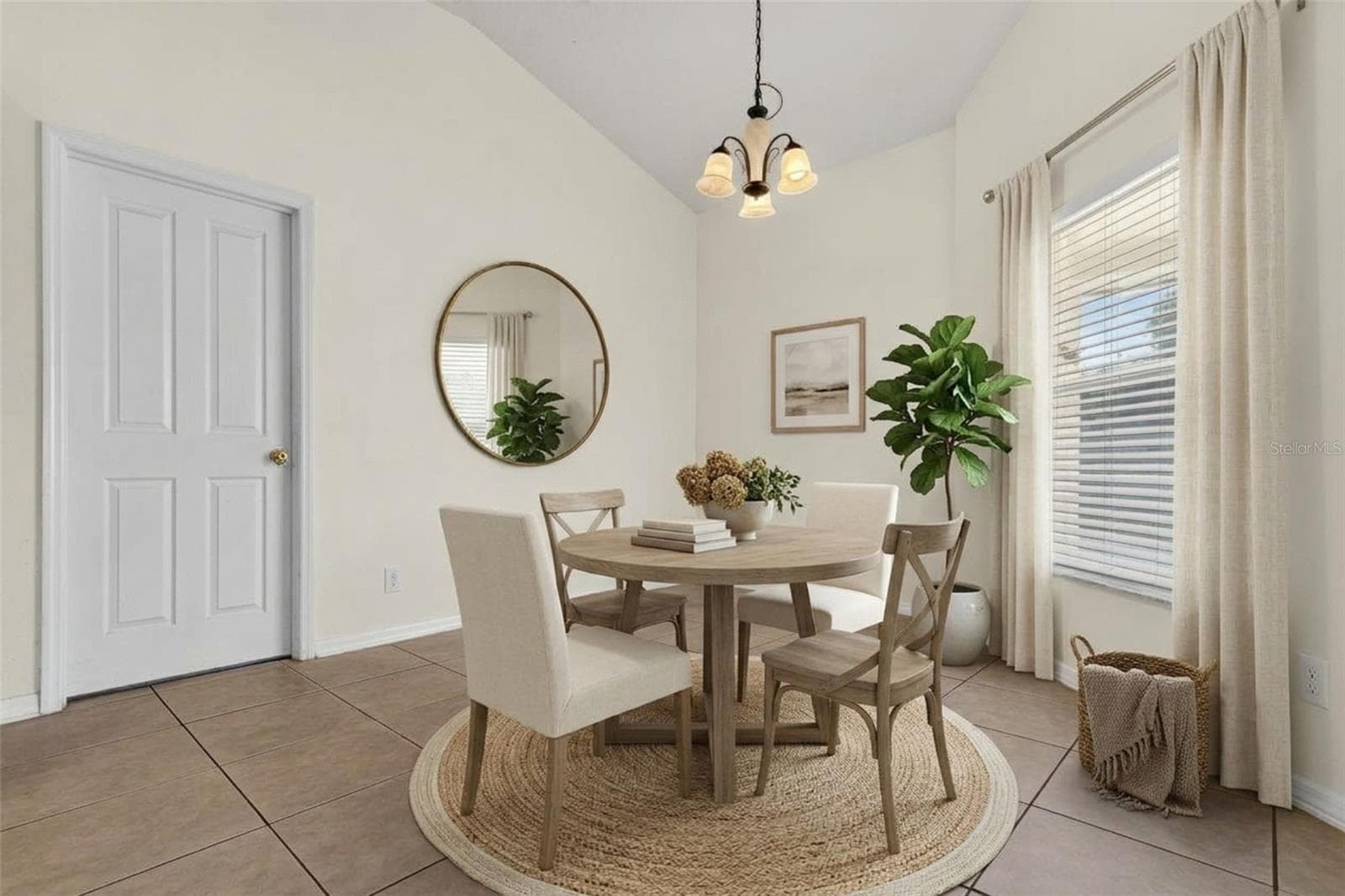 Dinette - 10527 SAN TRAVASO DR, TAMPA