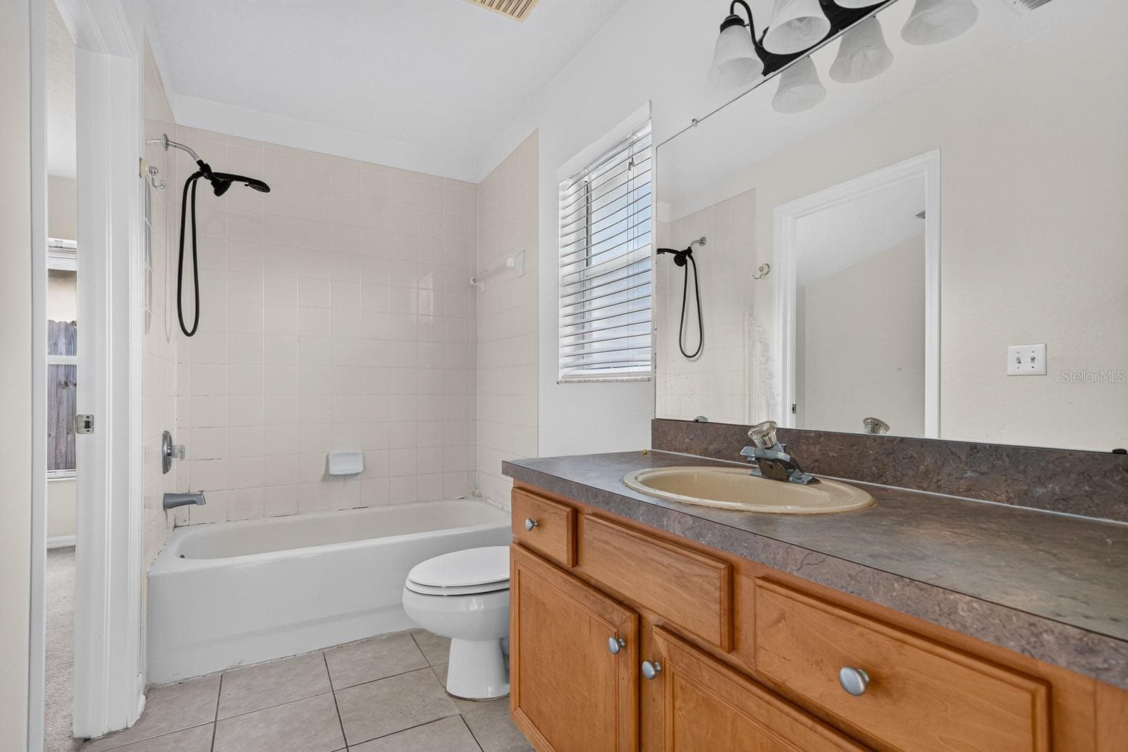 Guest Bath - 10527 SAN TRAVASO DR, TAMPA