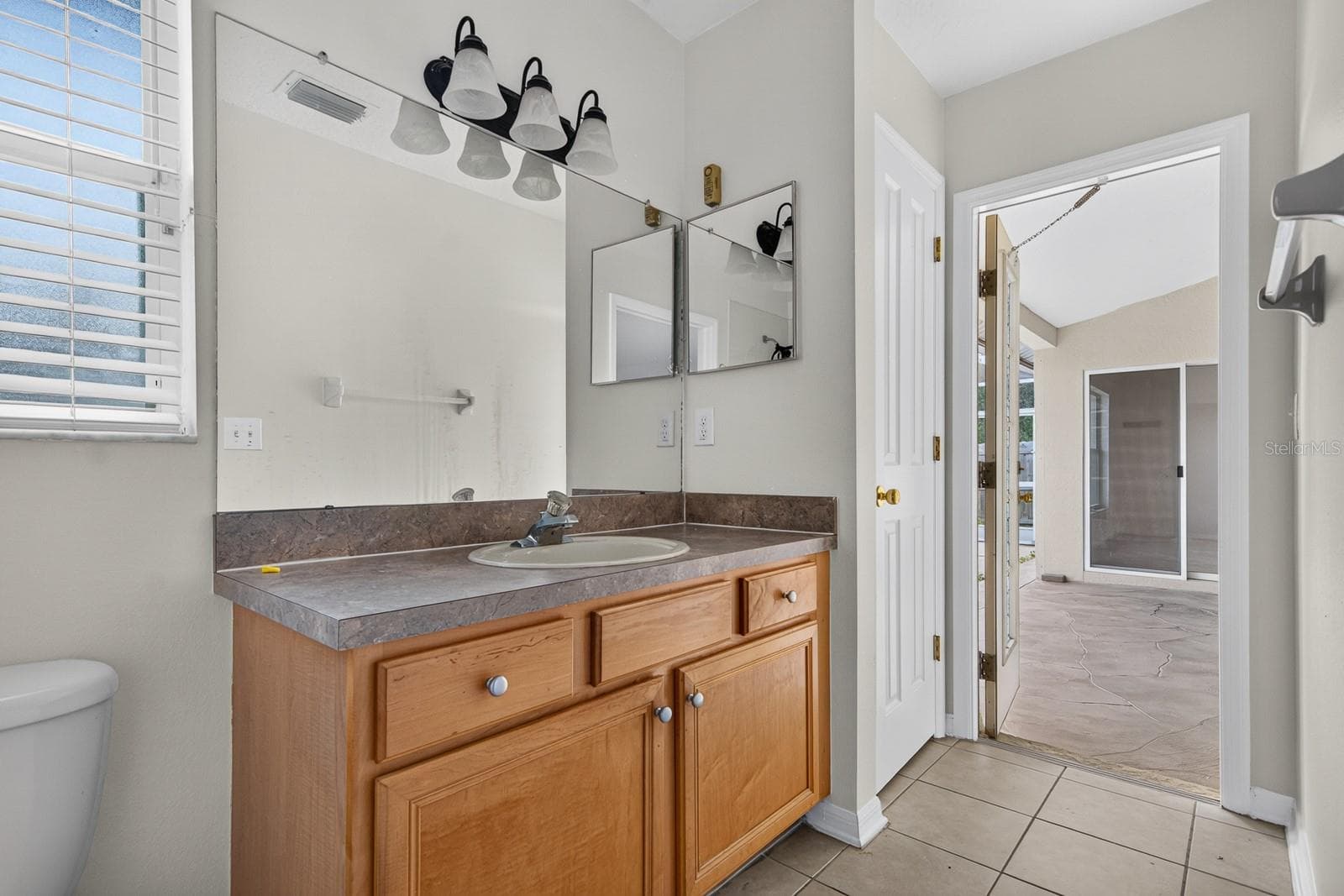 En-suite/Pool Bath - 10527 SAN TRAVASO DR, TAMPA