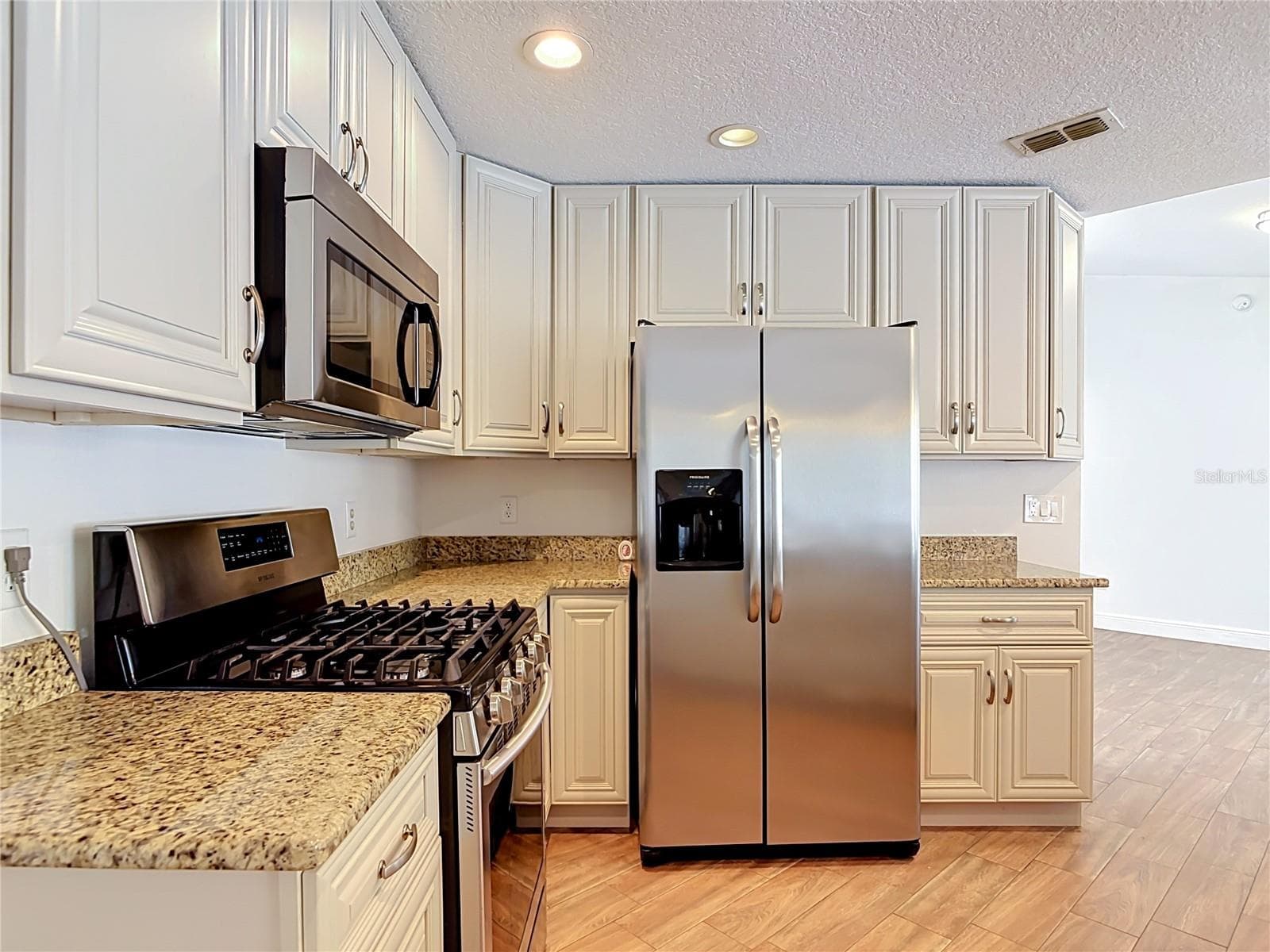 Single Family Residence at 510 BROKENSHIRE DR, DEBARY, photo 8 of 67