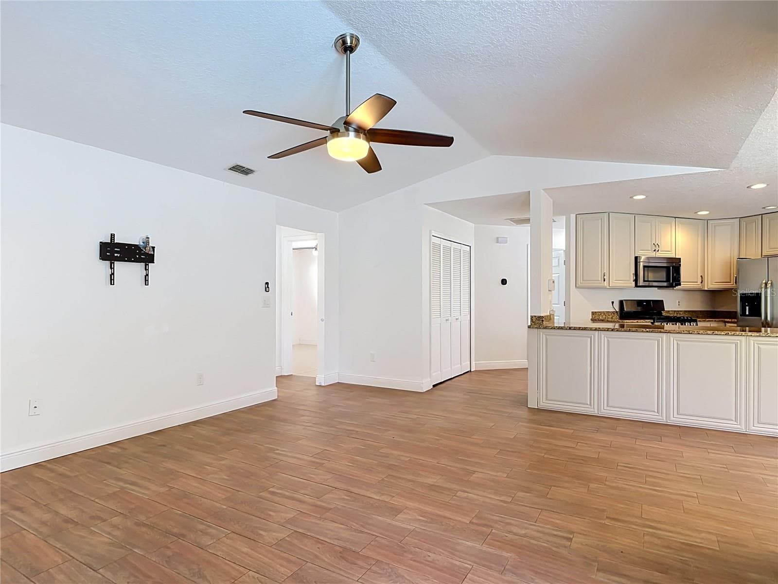 Single Family Residence at 510 BROKENSHIRE DR, DEBARY, photo 12 of 67