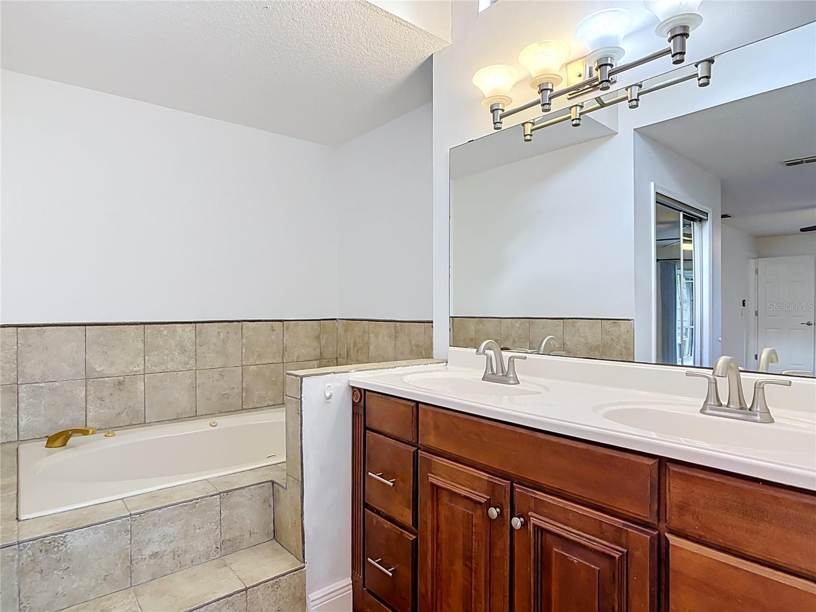 Single Family Residence at 510 BROKENSHIRE DR, DEBARY, photo 19 of 67