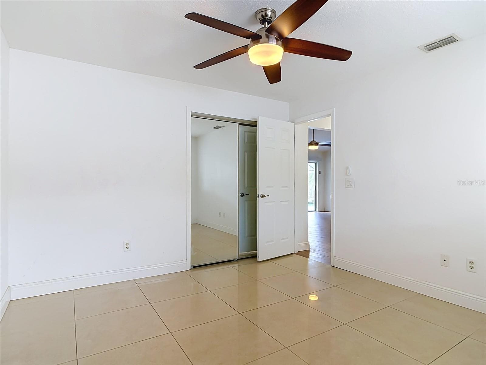 Guest Room1 - 510 BROKENSHIRE DR, DEBARY