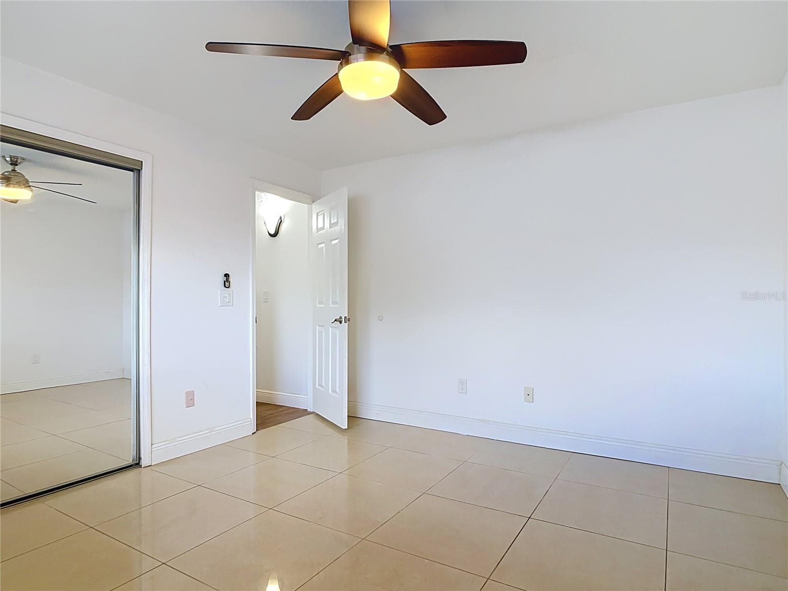 Guest Room 3 - 510 BROKENSHIRE DR, DEBARY