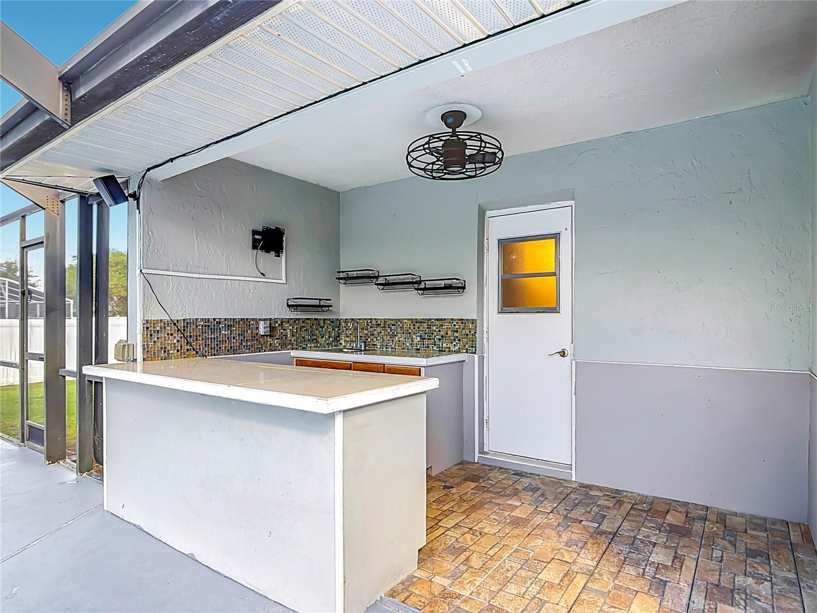 Outdoor Kitchen - 510 BROKENSHIRE DR, DEBARY