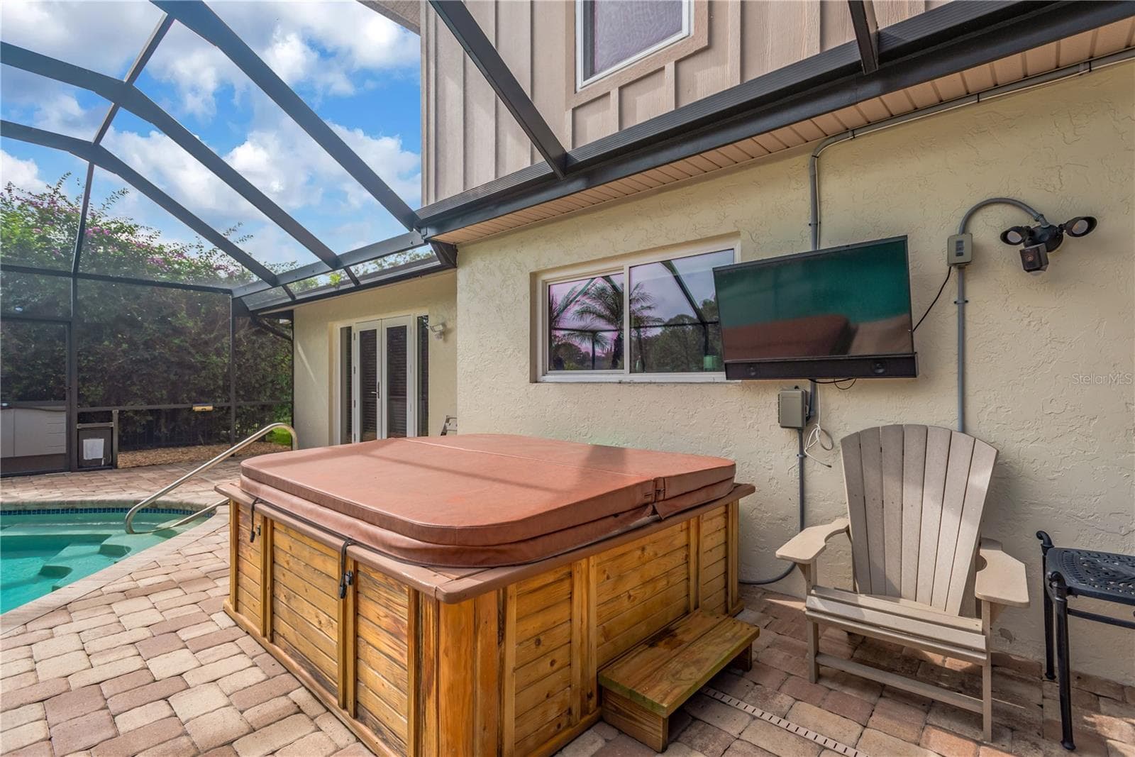 Hot tub/spa - 16407 W COURSE DR, TAMPA