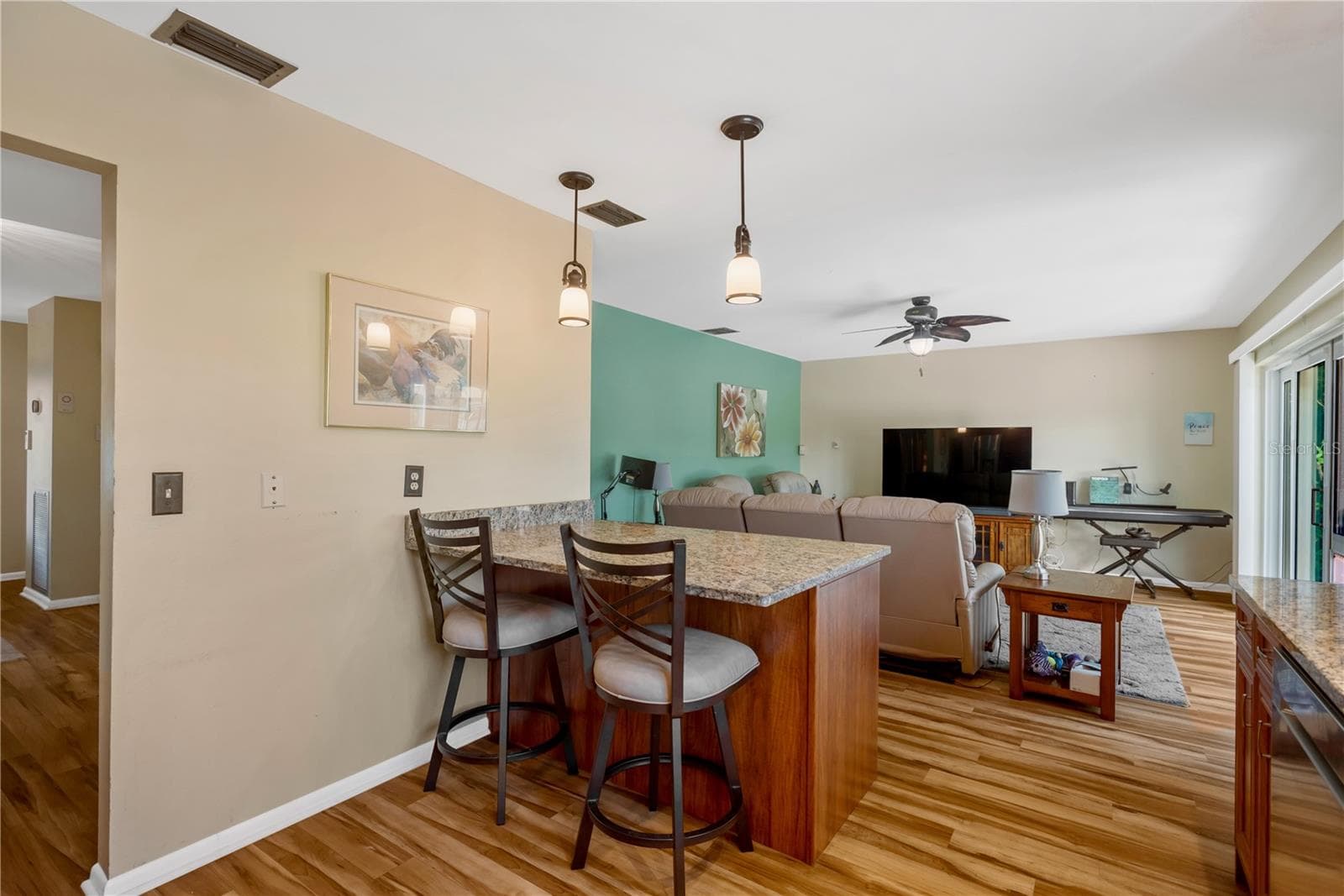 Kitchen pennisula - 16407 W COURSE DR, TAMPA